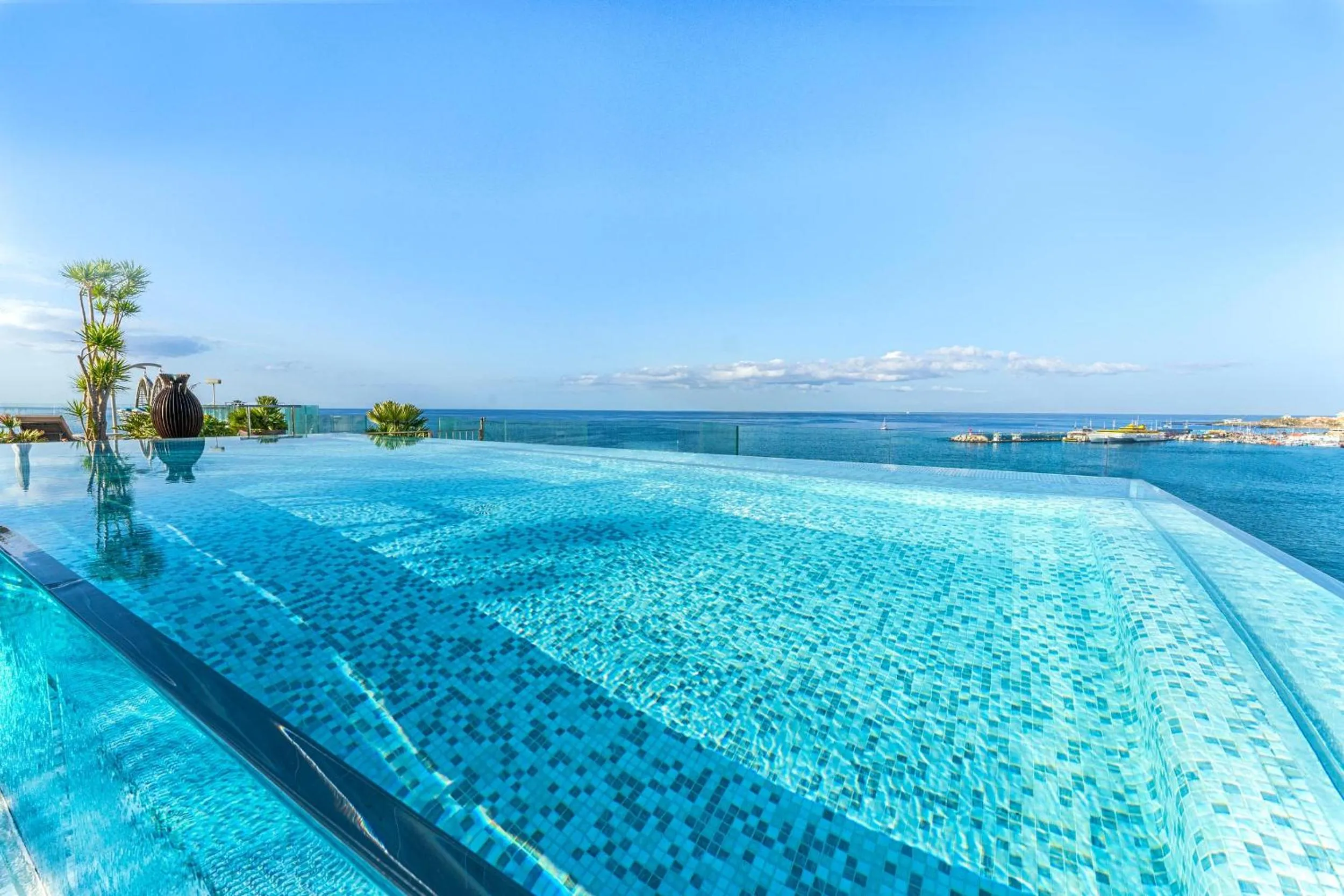 Swimming pool in Spring Arona Gran Hotel - Adults Only