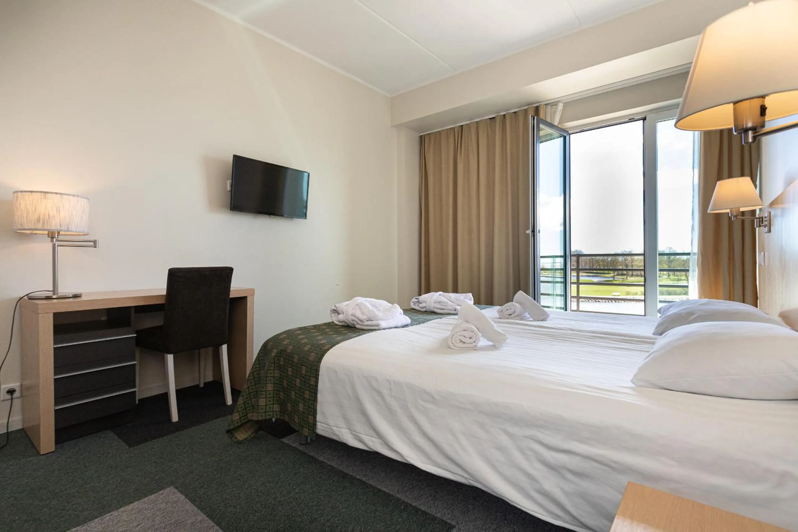 Bedroom, Bed in Meri Seaside Hotel & SPA