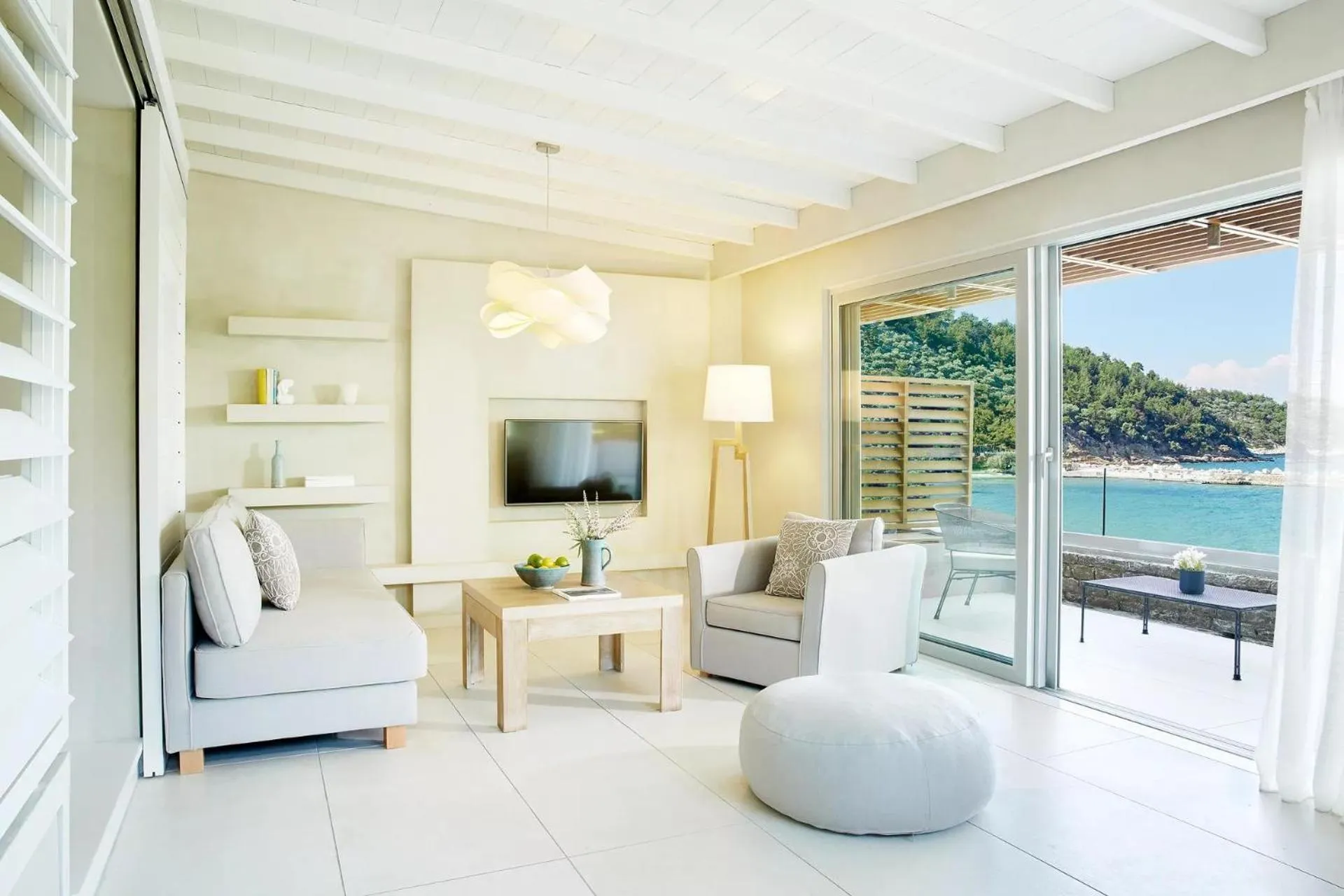 Photo of the whole room in Makryammos