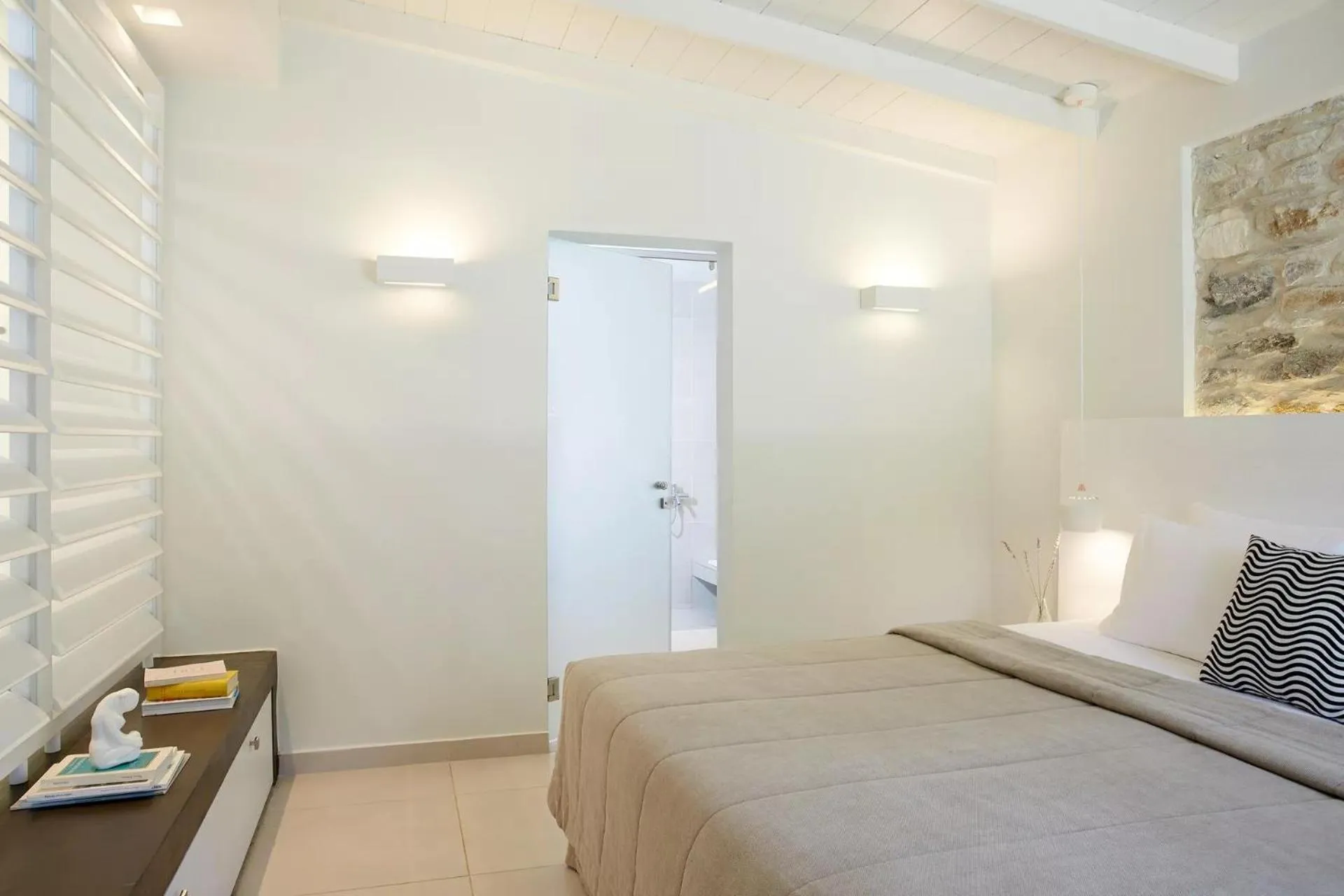 Photo of the whole room, Bed in Makryammos