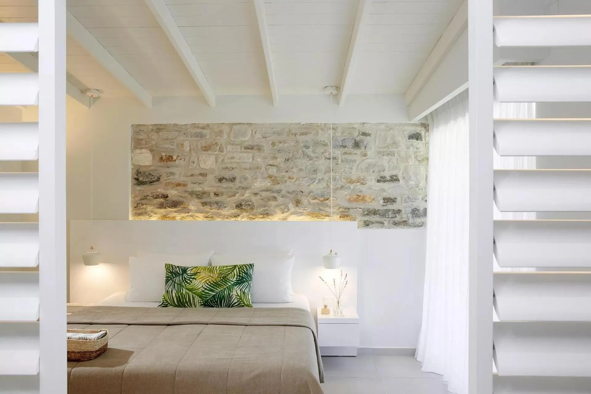 Photo of the whole room, Bed in Makryammos