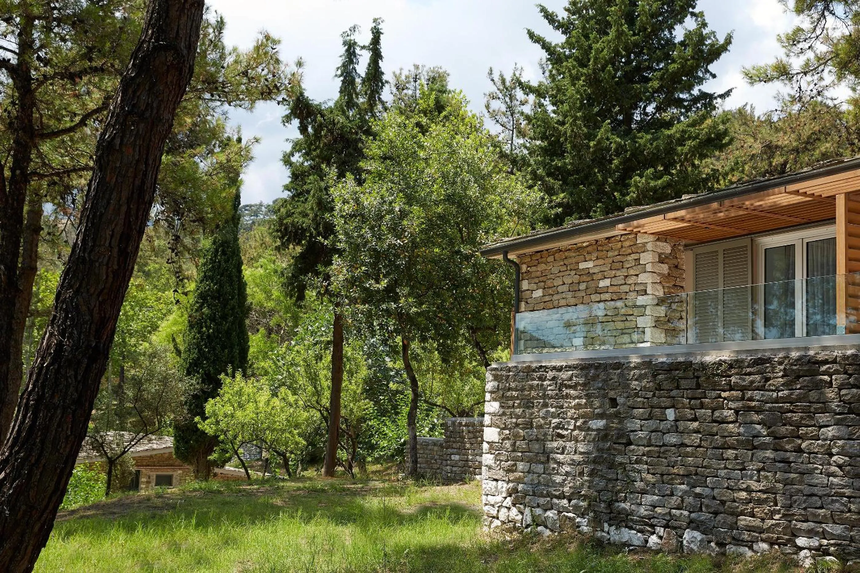 Photo of the whole room in Makryammos