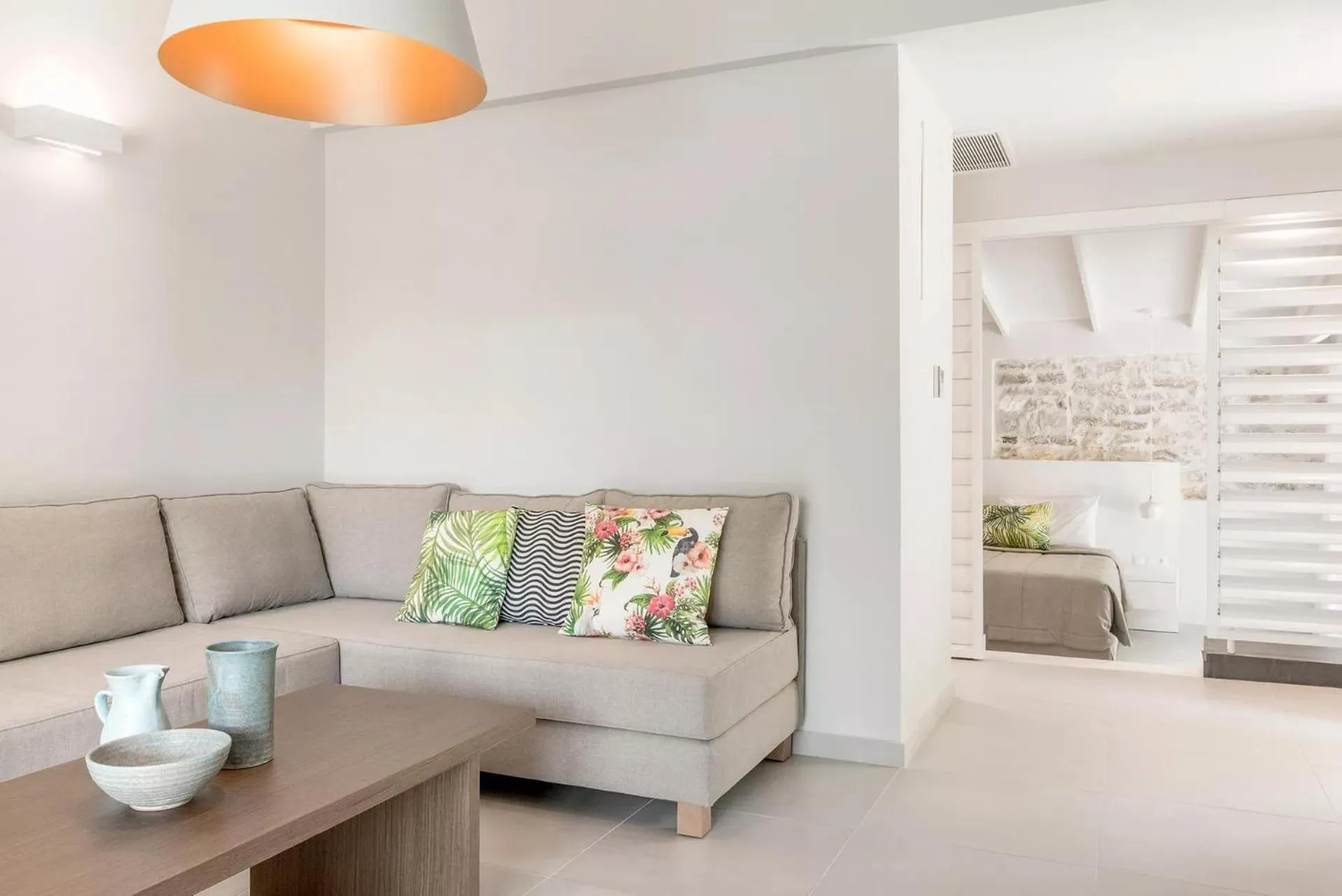 Photo of the whole room in Makryammos