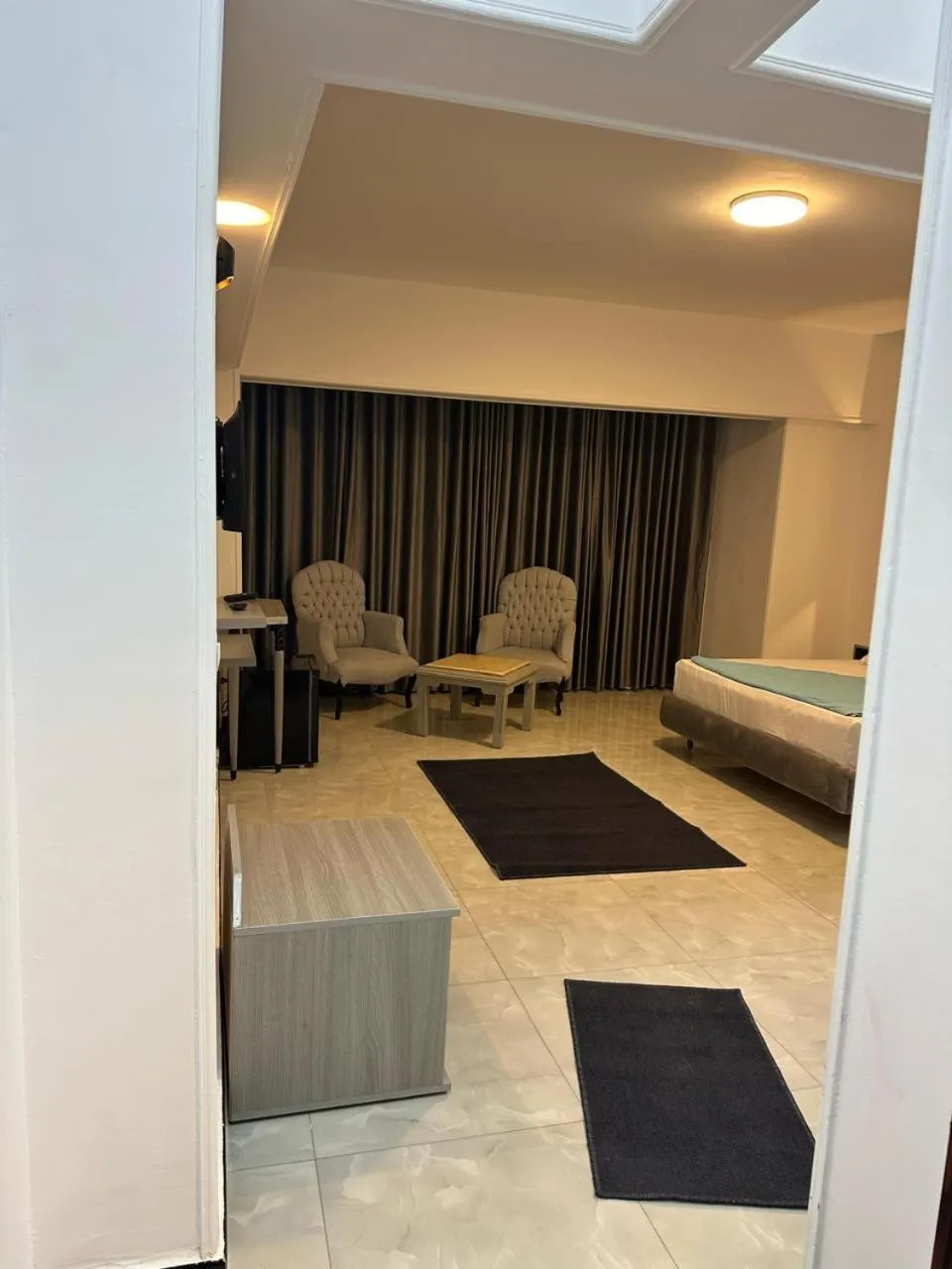 Seating area, Bed in Aura Inn Hotel Cairo