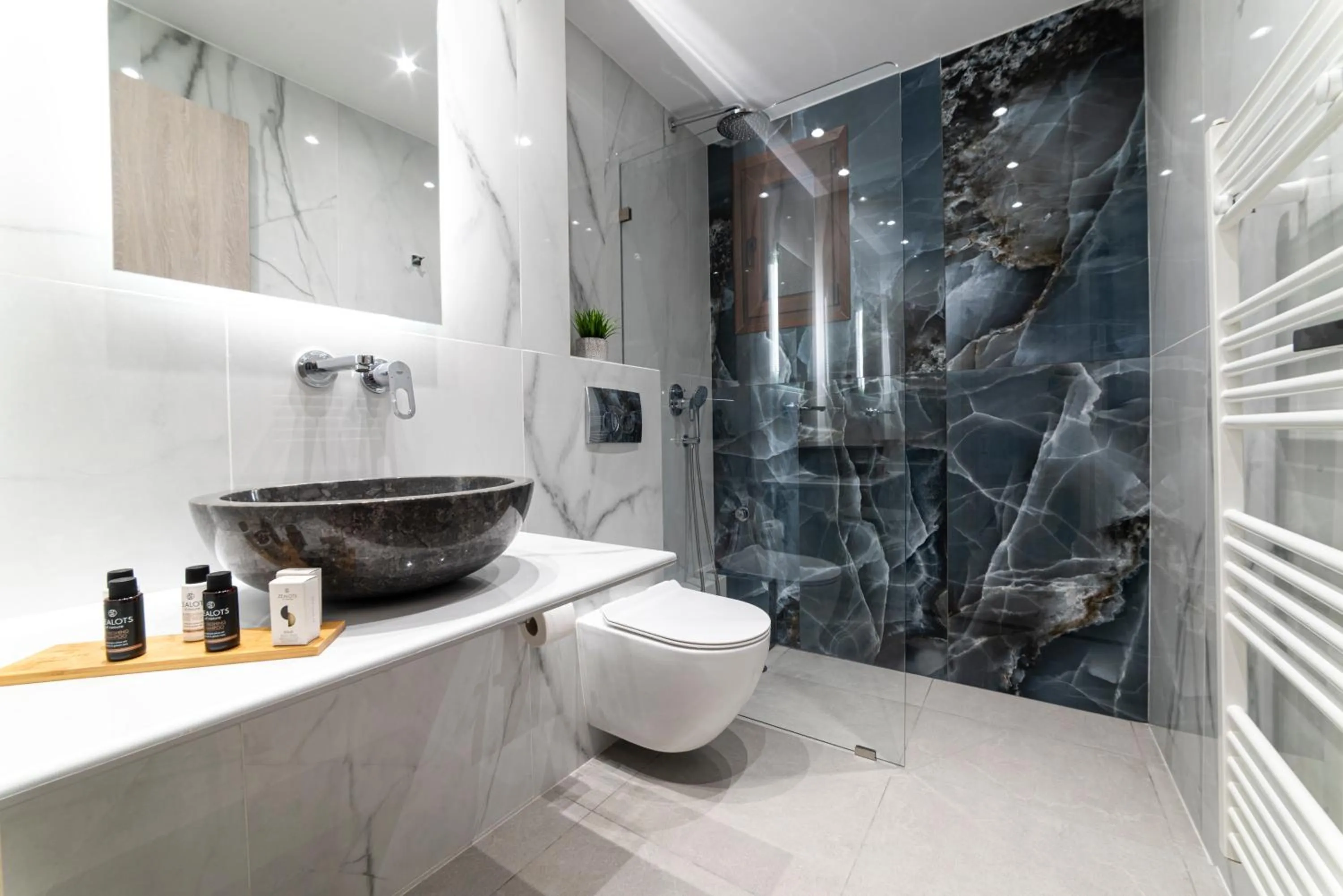 Shower in Petros Studios & Suites