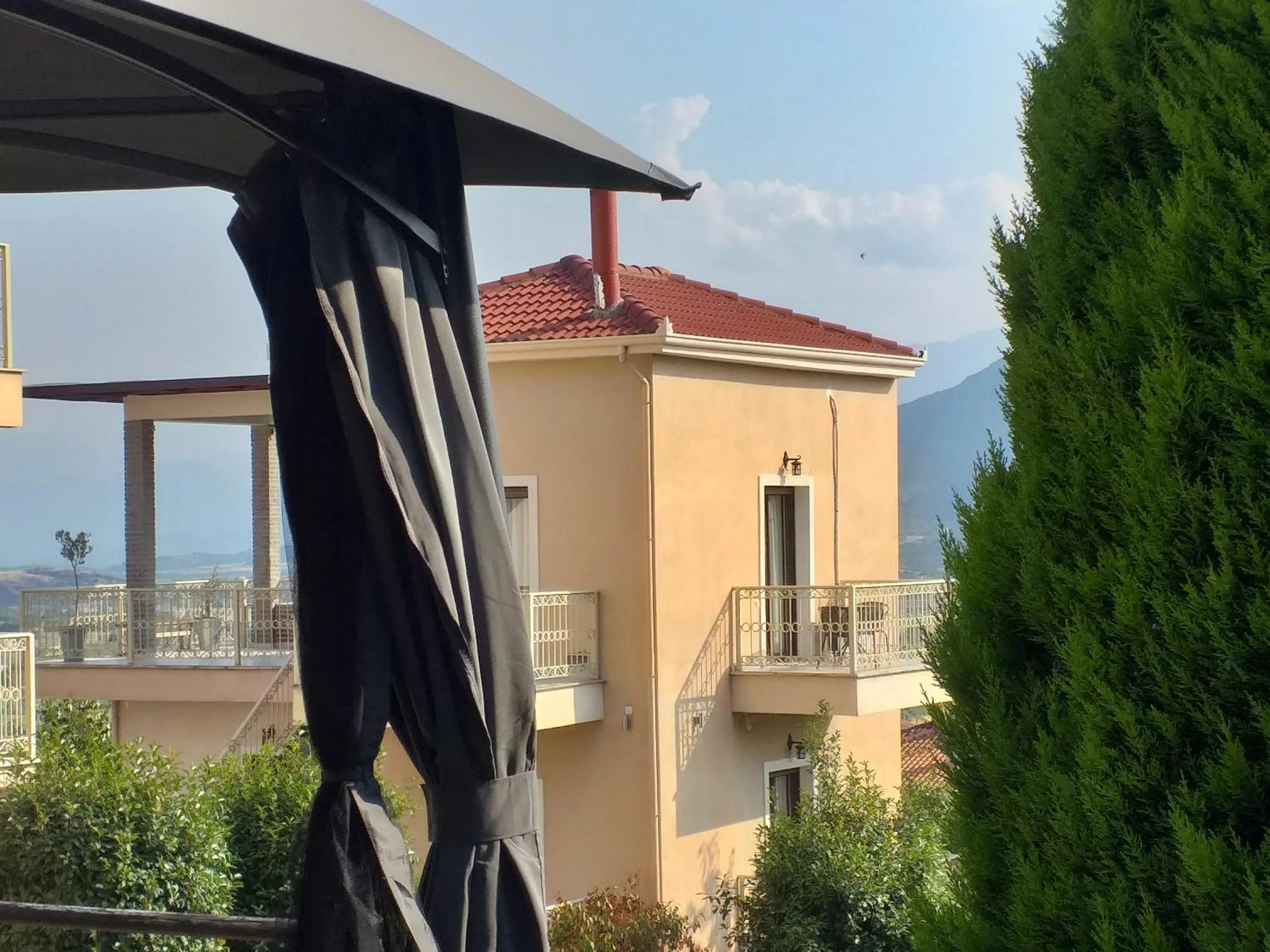 Property building in Epavlis Meteora Suites Hotel