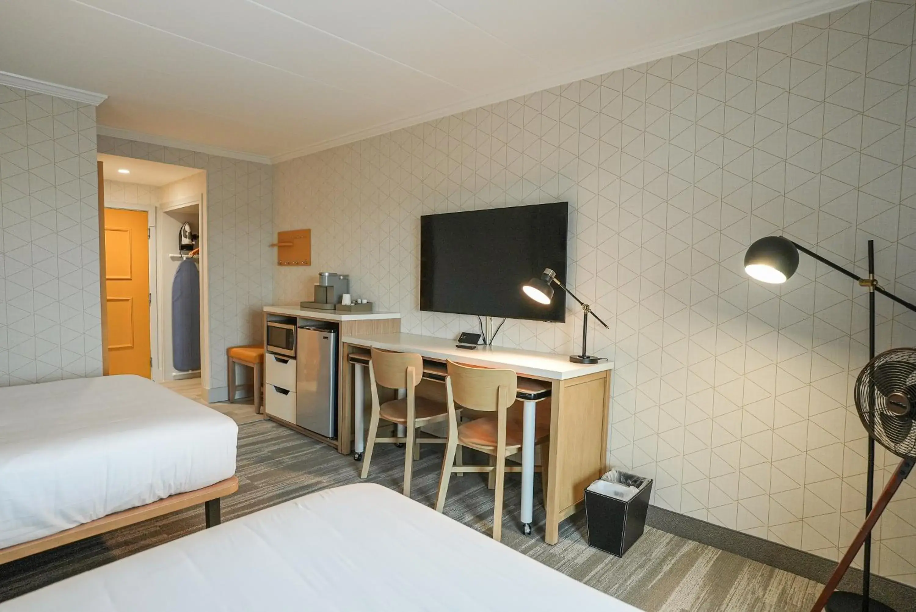 Queen Room with Two Queen Beds in The Boulevard Hotel Queen Room with Two Queen Beds in The Boulevard Hotel