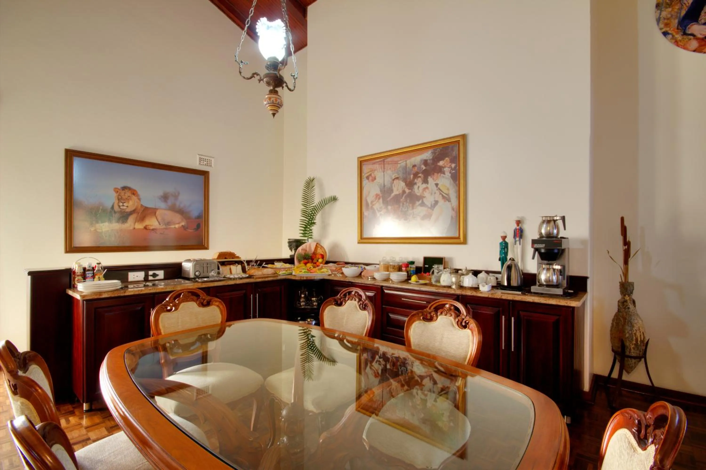 Restaurant/places to eat in St. Lucia Wetlands Guest House