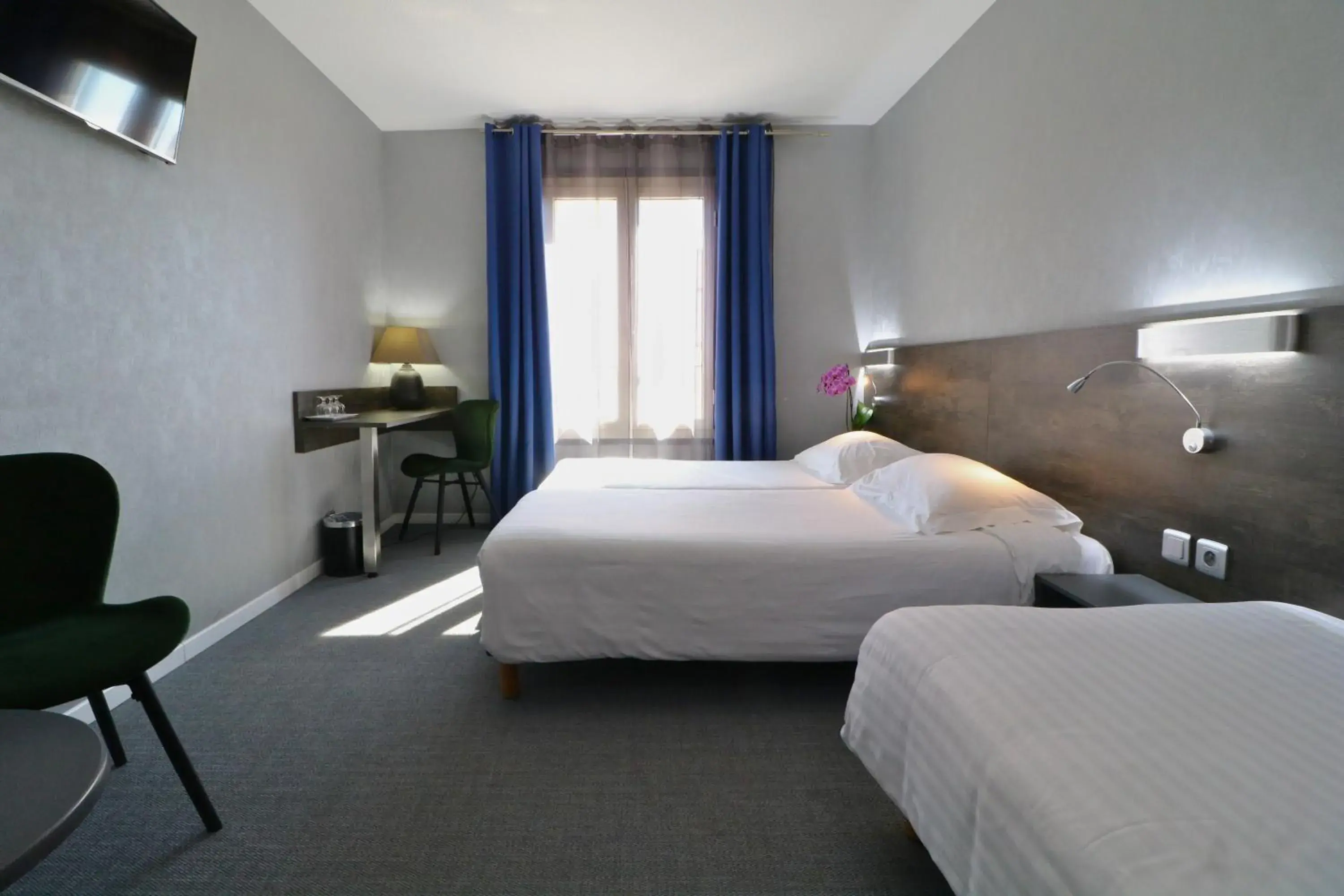 Triple Room in Hôtel Napoléon Triple Room in Hôtel Napoléon