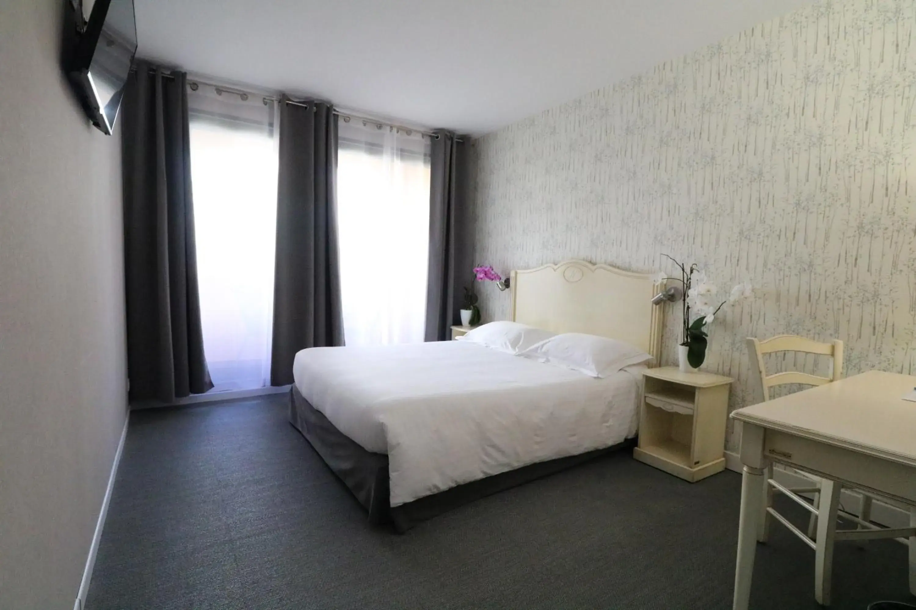 Double Room with Balcony in Hôtel Napoléon Double Room with Balcony in Hôtel Napoléon