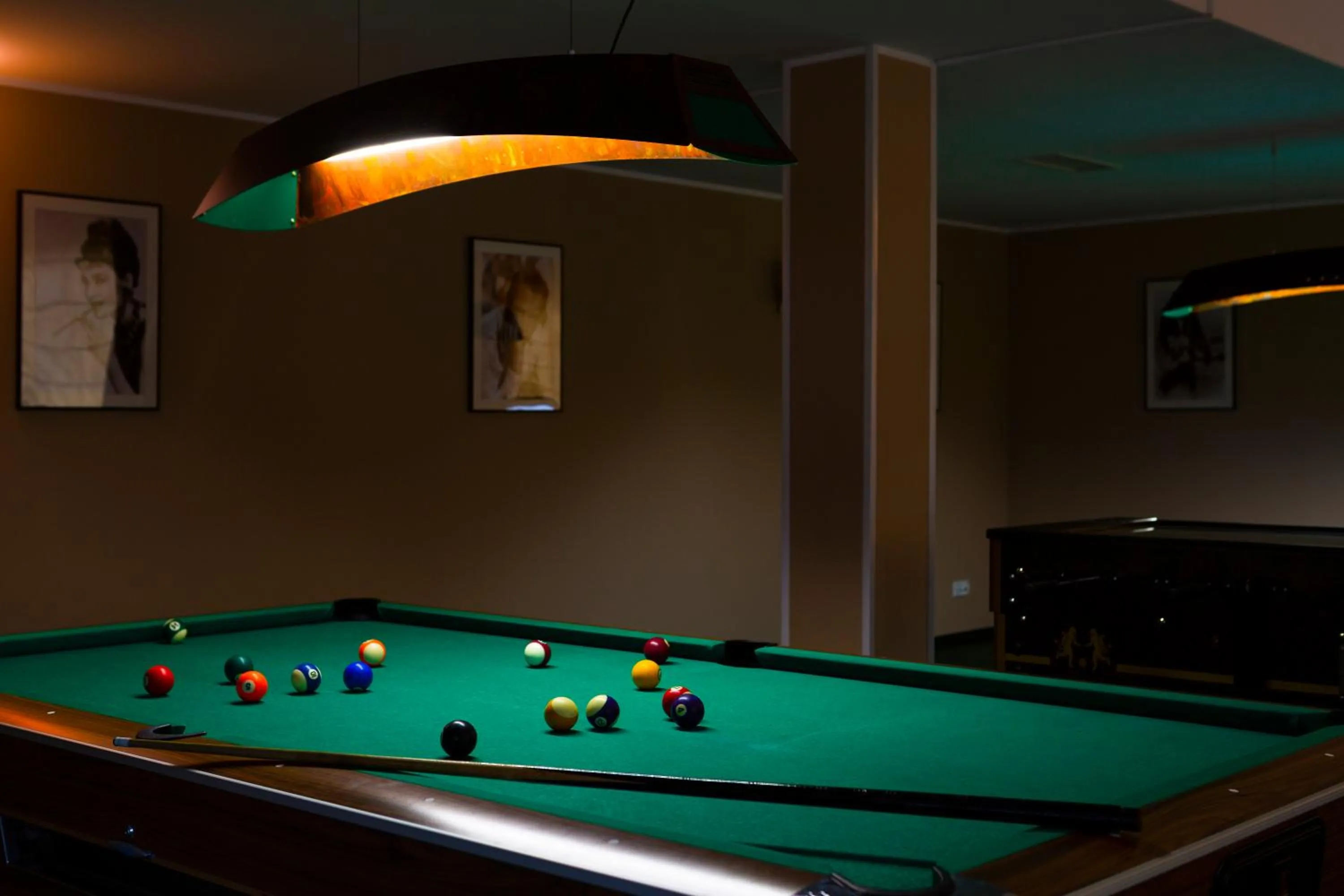 People in Hotel Victoria