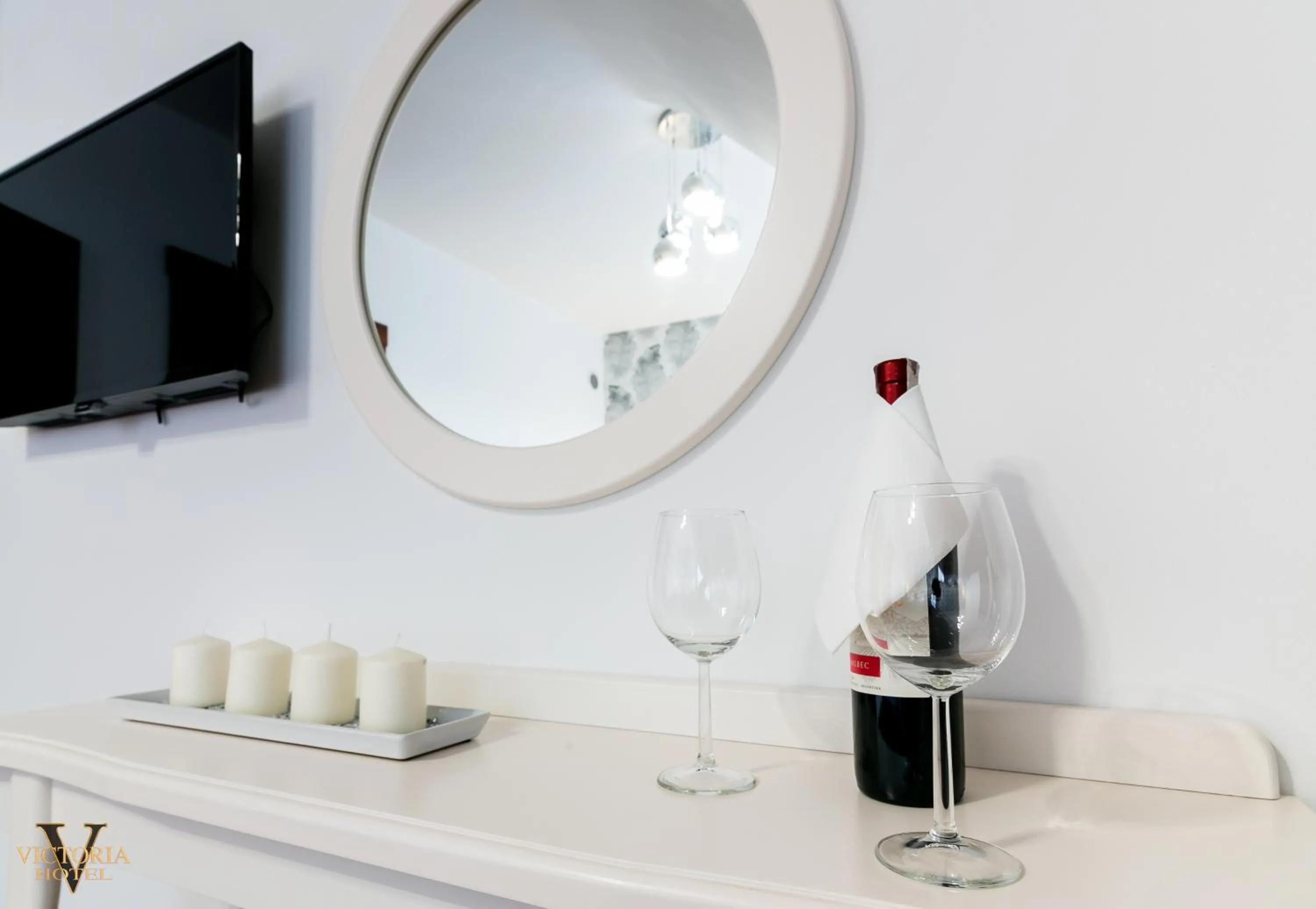 Communal lounge/ TV room in Hotel Victoria