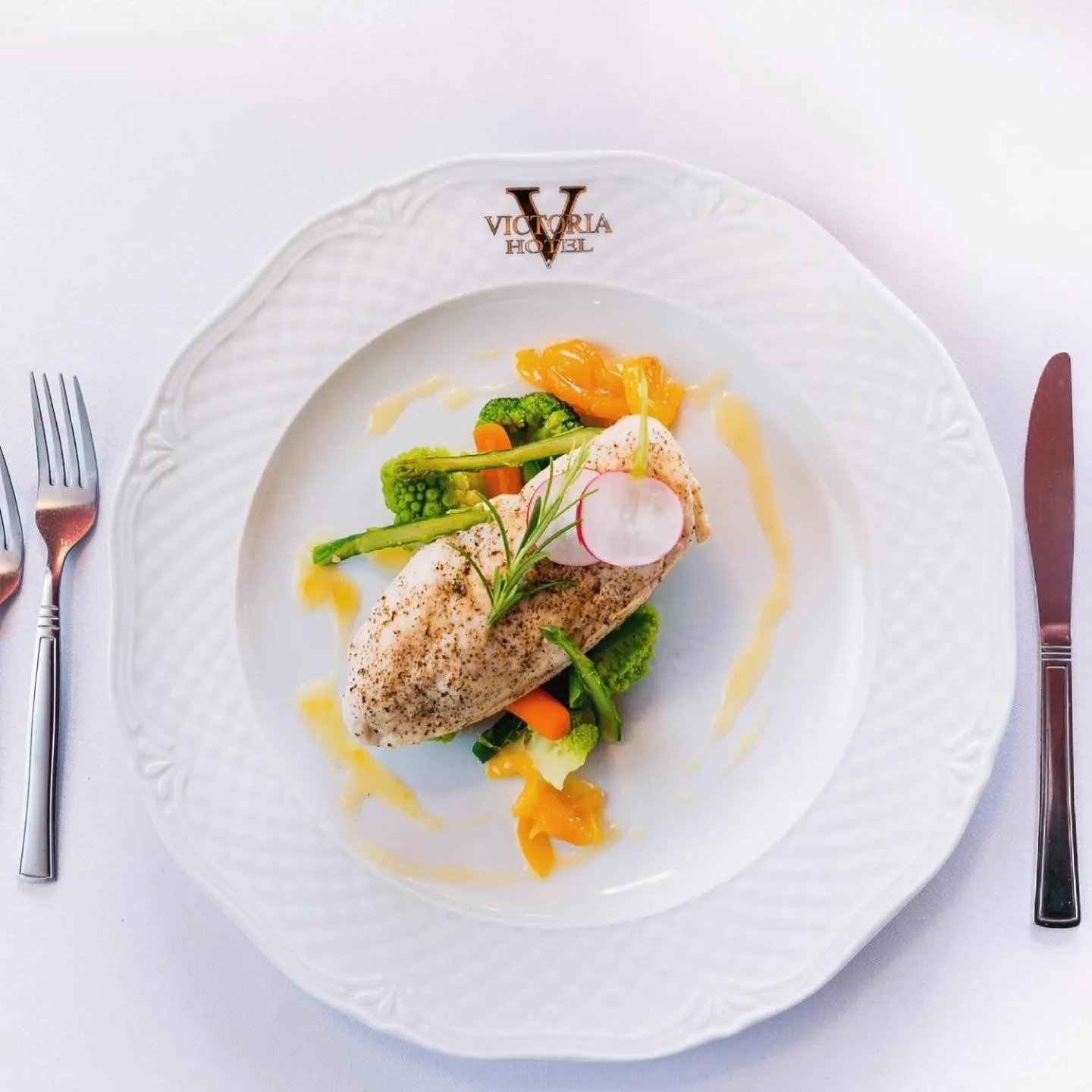 Restaurant/places to eat in Hotel Victoria