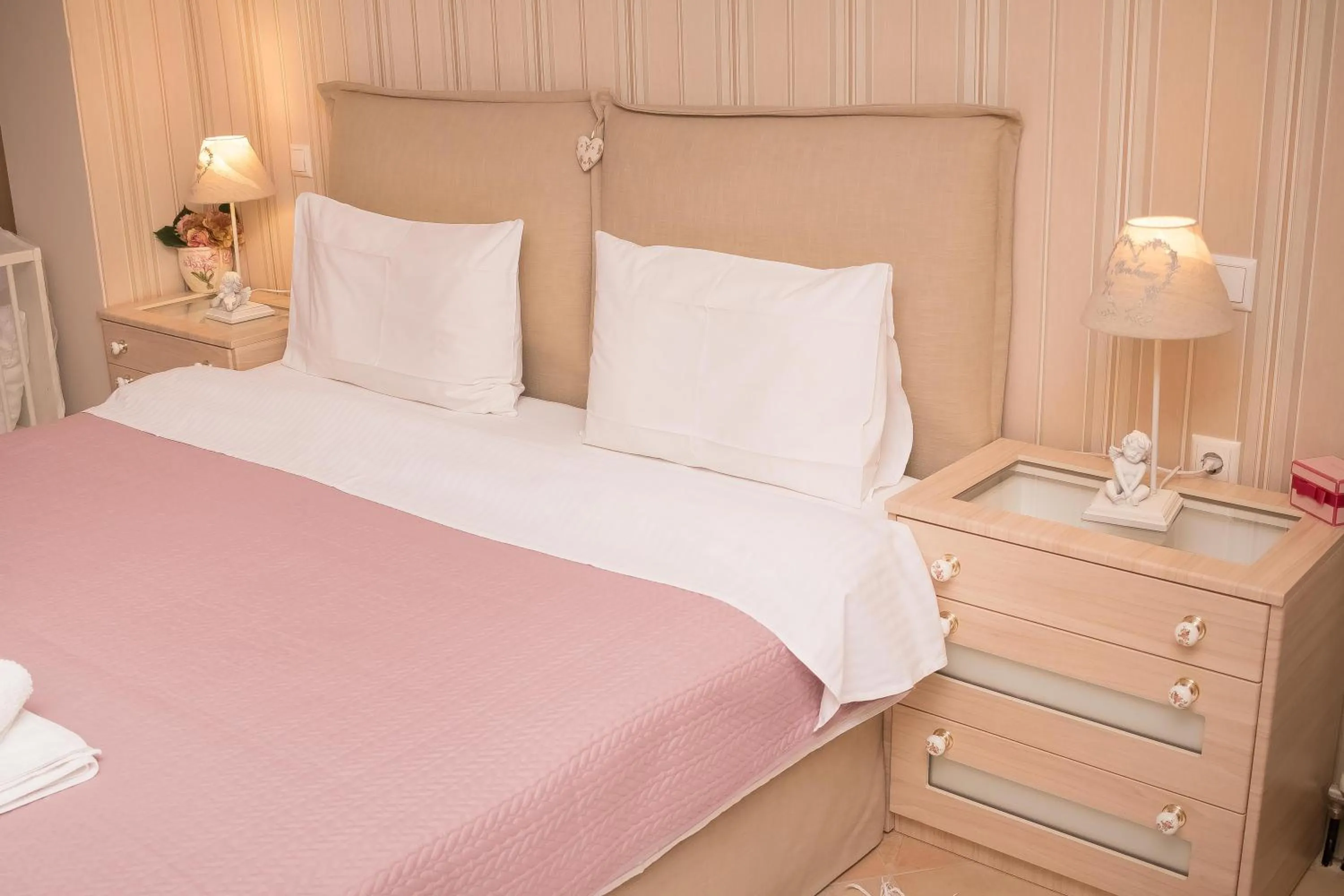 Bed in Luxury Family Villa Meteora