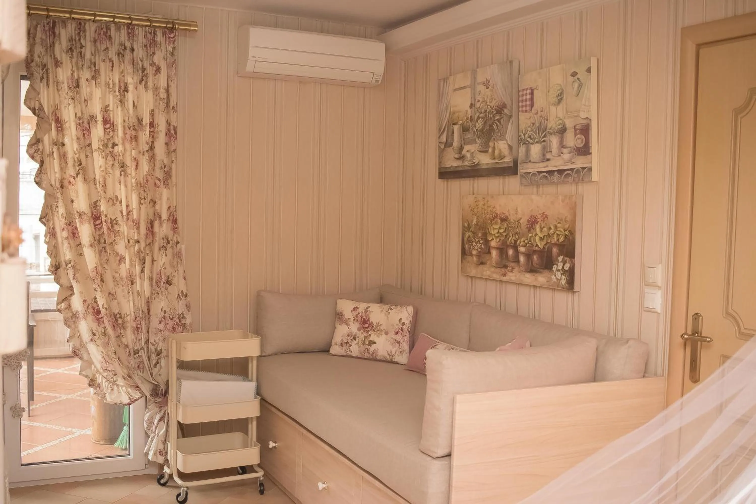 Photo of the whole room, Bed in Luxury Family Villa Meteora