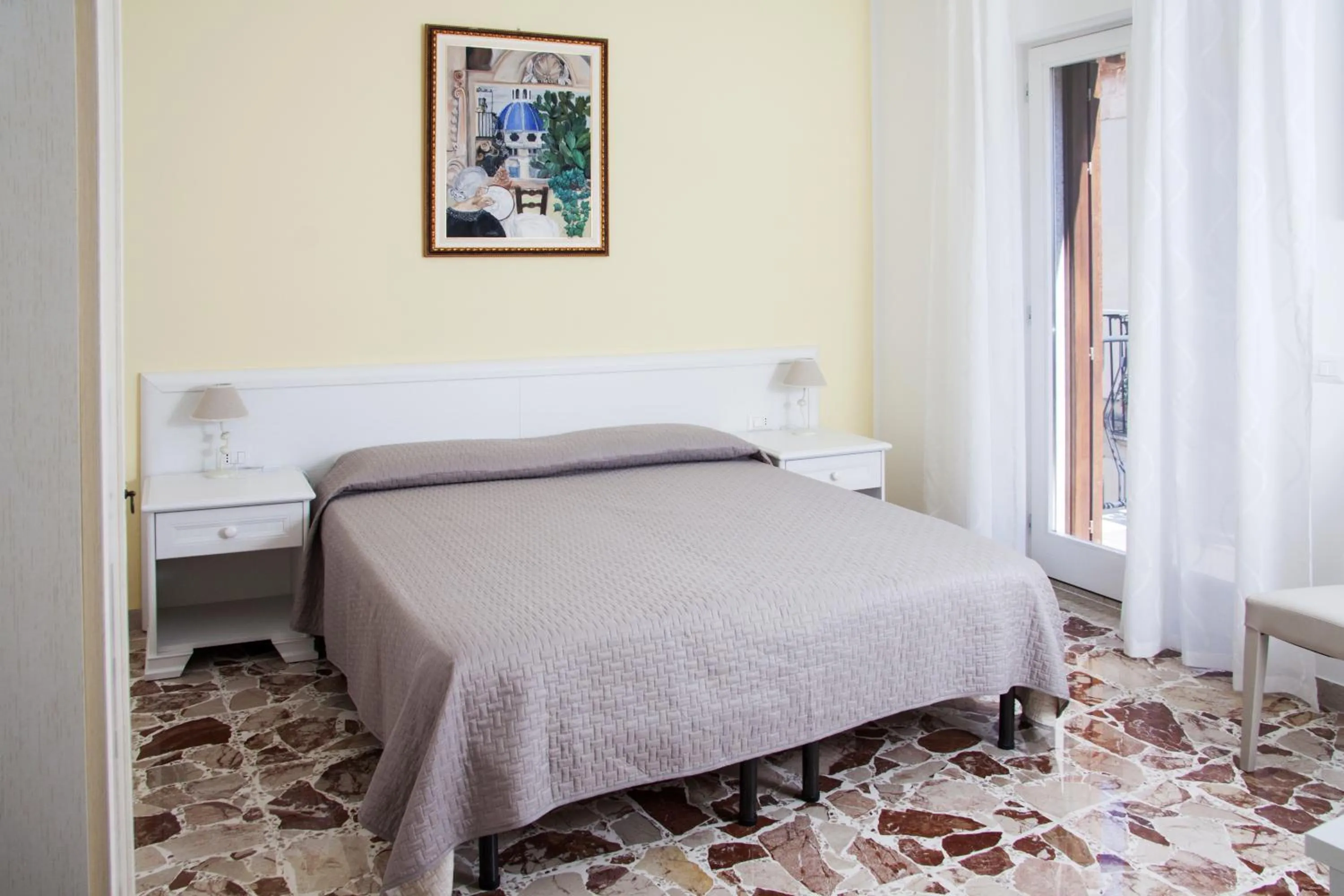 Bed in BFRAME Cornice Barocca