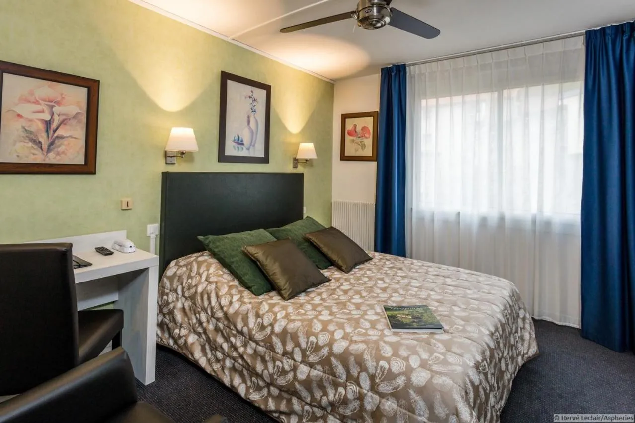 Bed in Hotel Princess