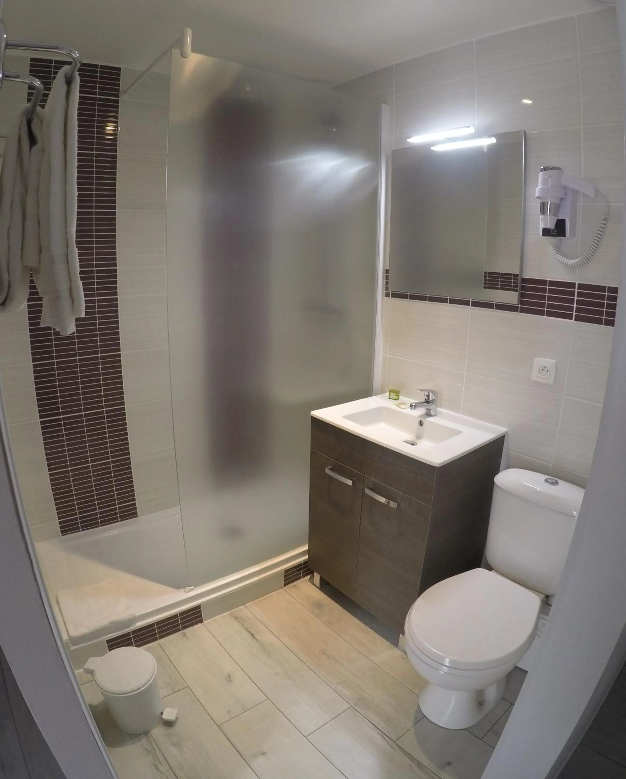 Shower in Hotel Princess