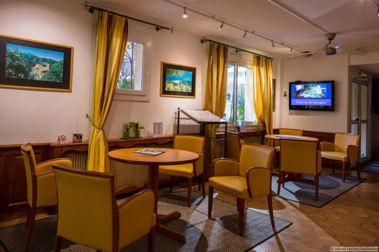 Communal lounge/ TV room in Hotel Princess