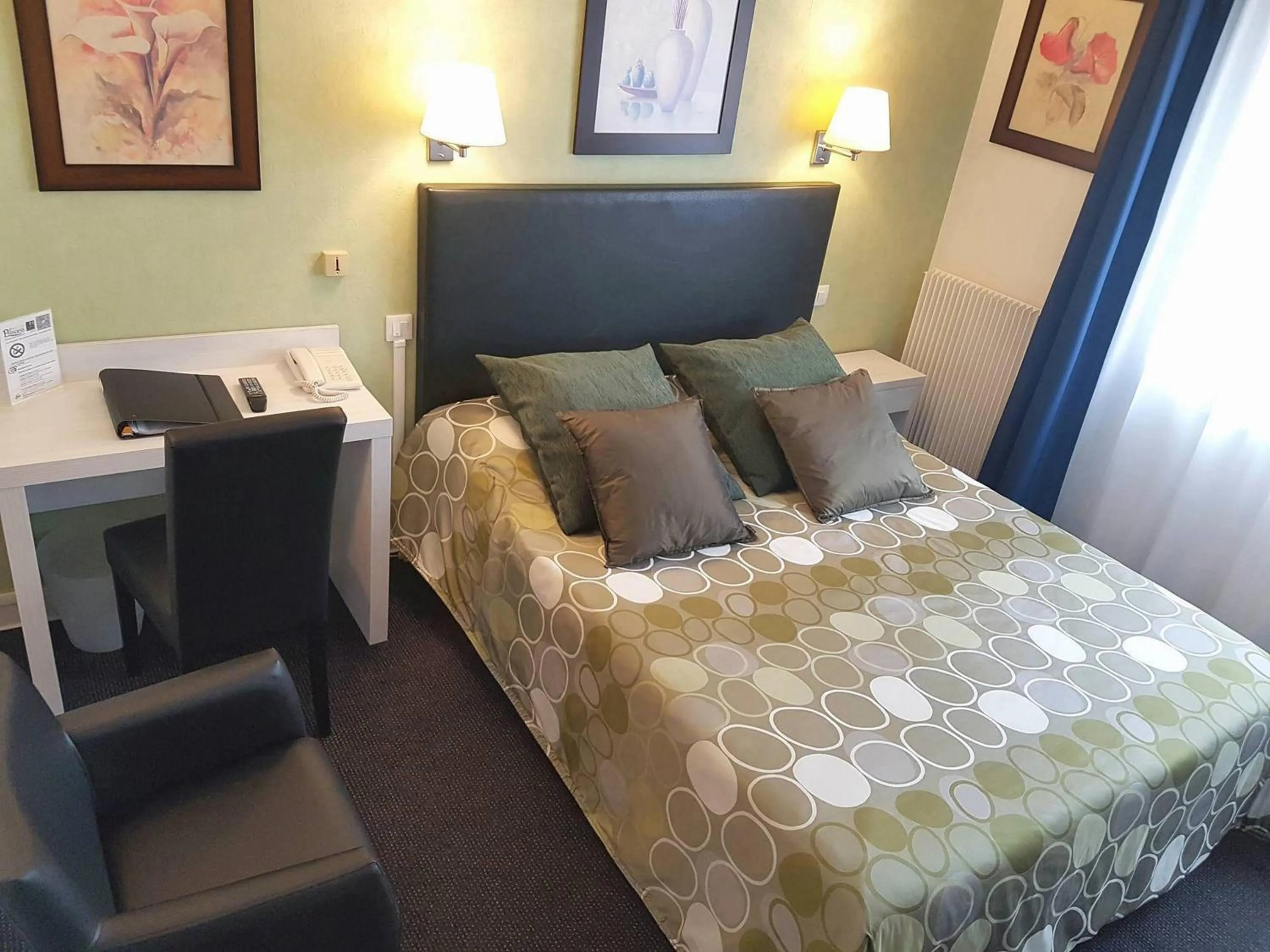 Bed in Hotel Princess