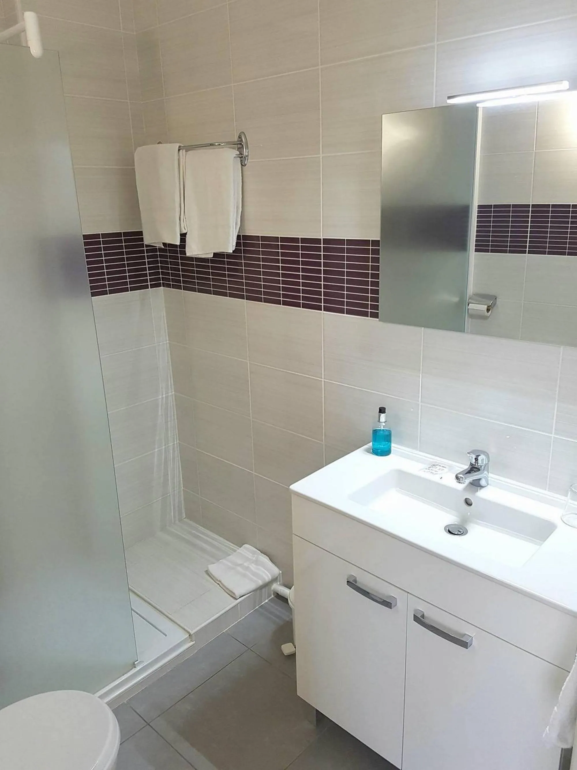 Shower in Hotel Princess