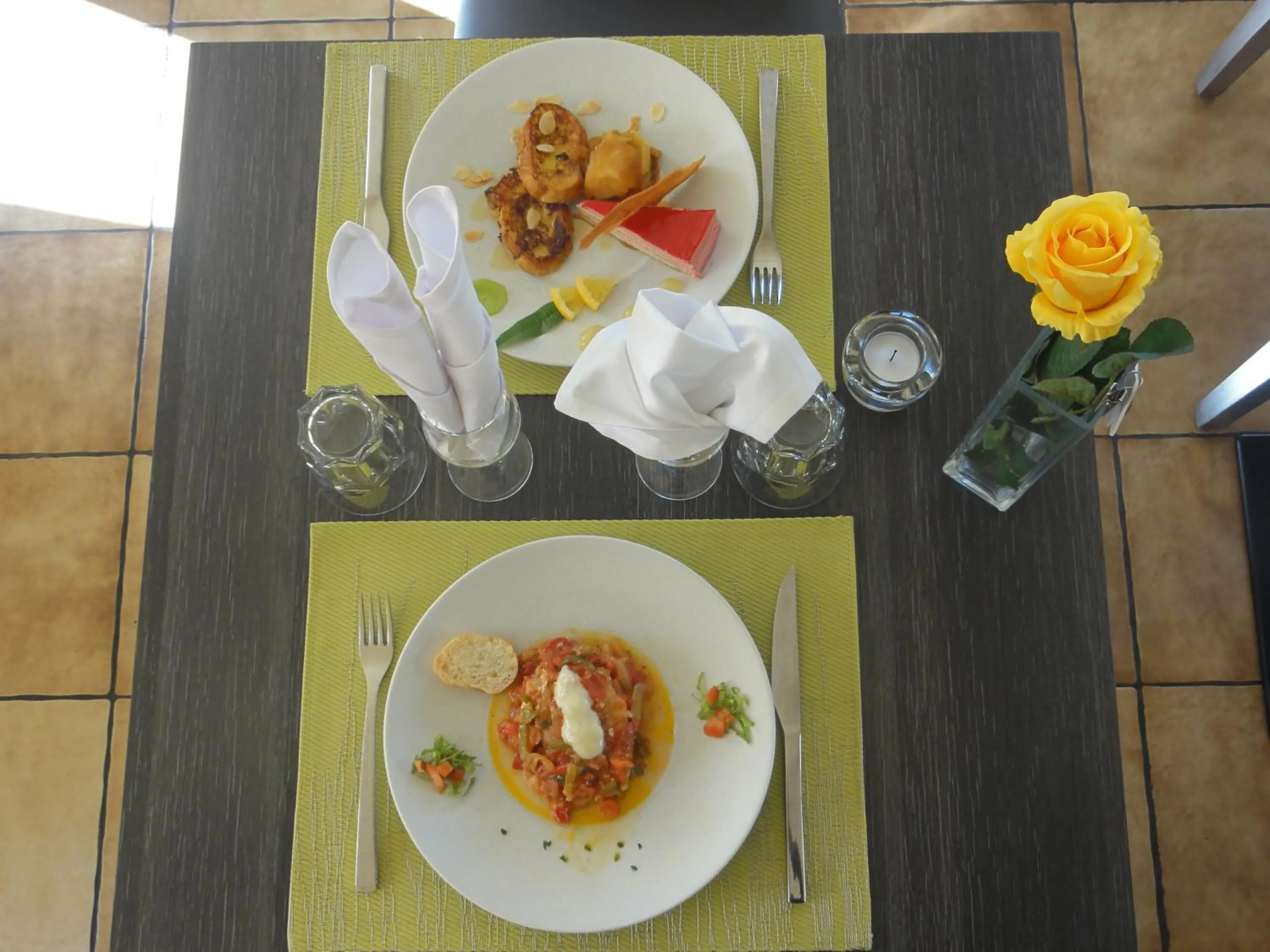 Restaurant/places to eat in Hotel Princess
