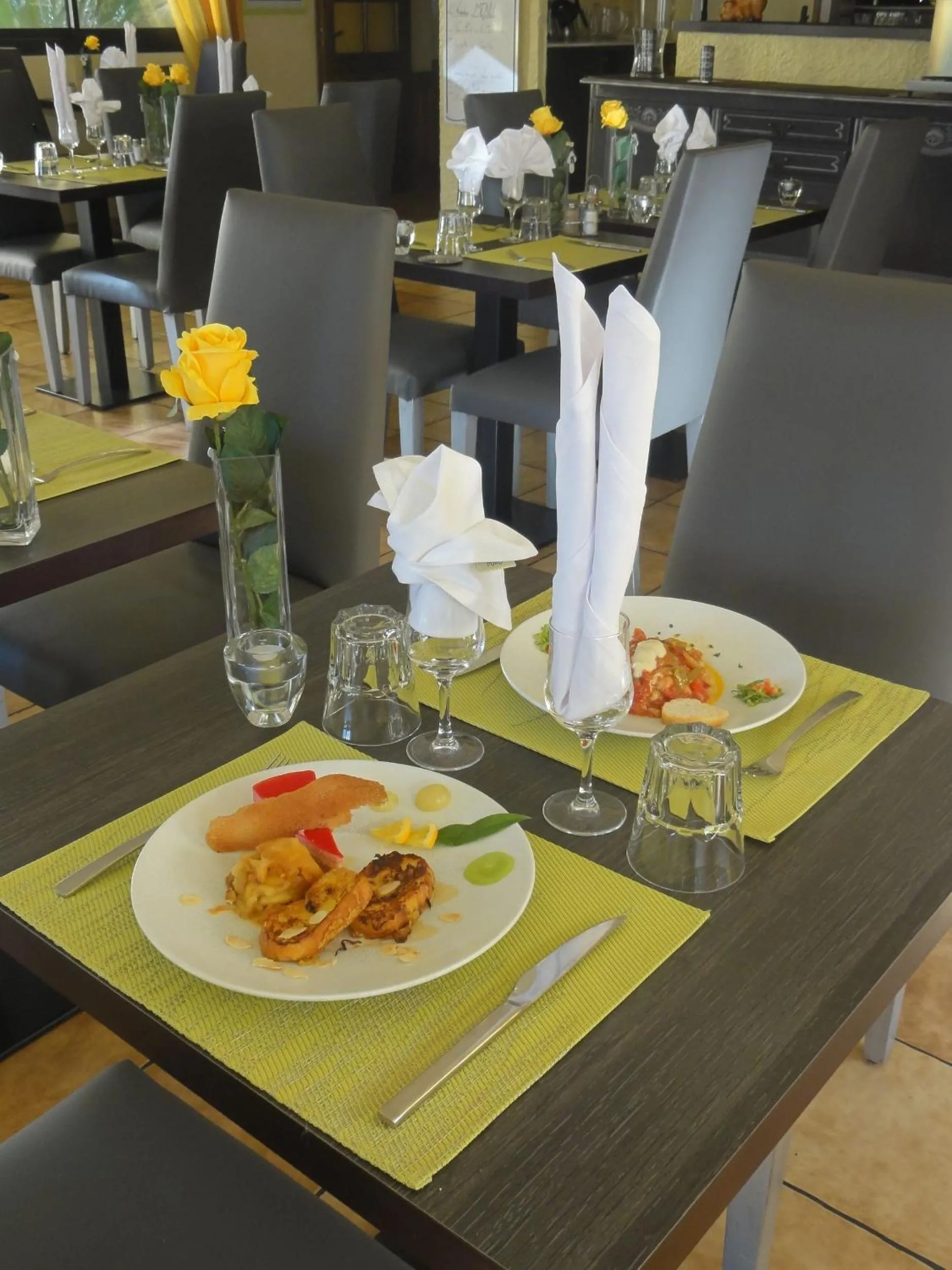 Restaurant/places to eat in Hotel Princess