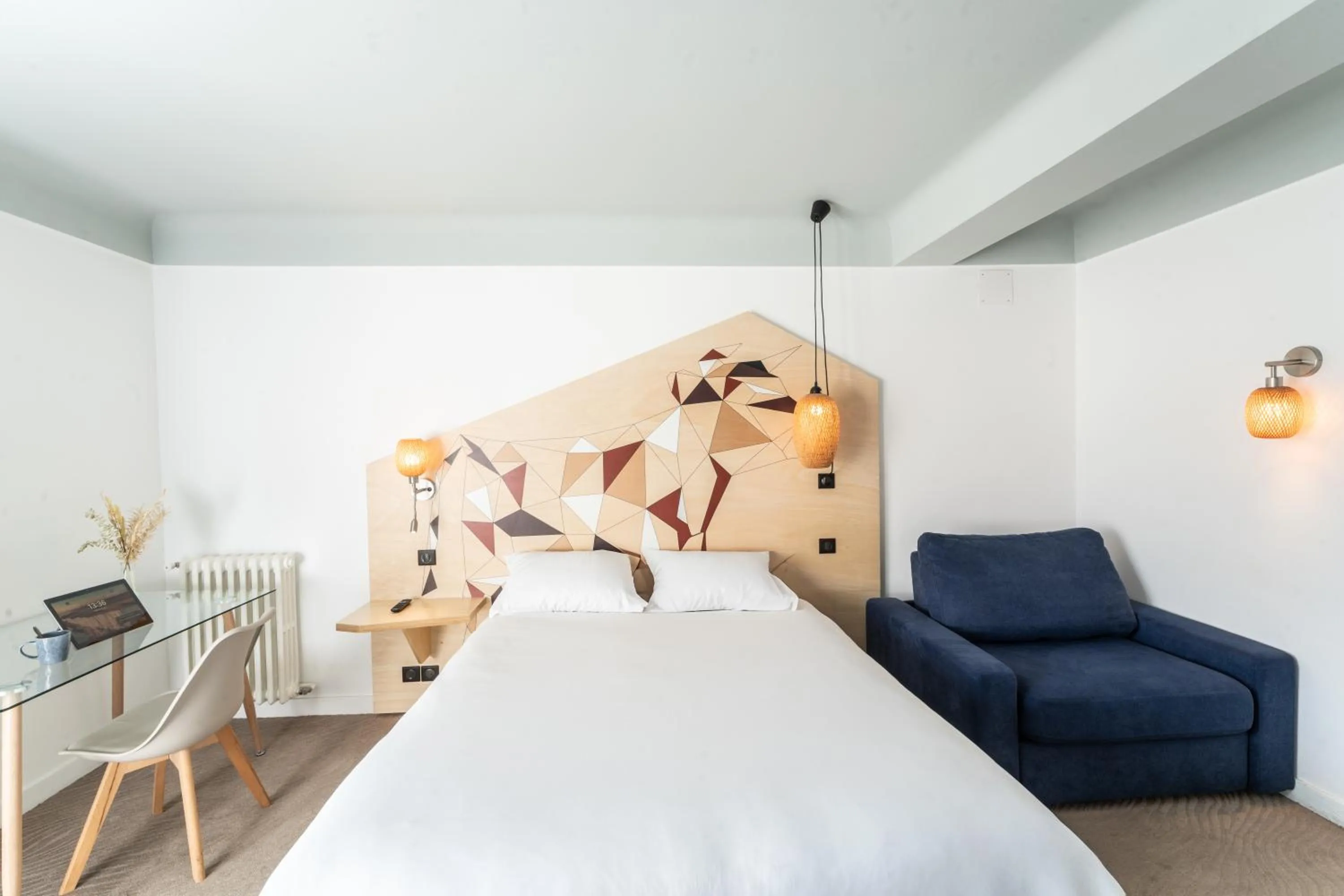 Bedroom, Bed in Grand Hôtel Niort Centre