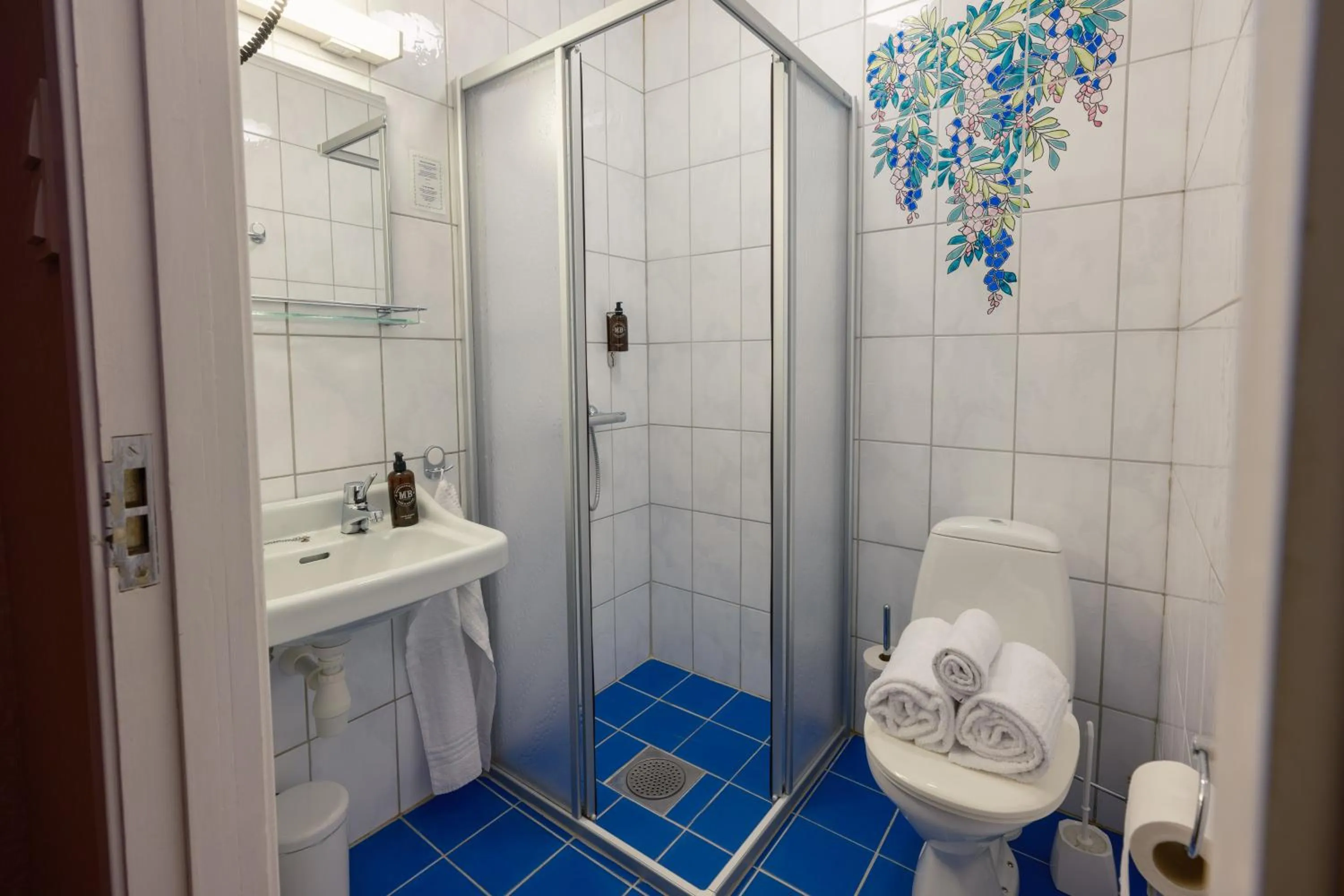 Bathroom in Hotel Utsikten - by Classic Norway Hotels