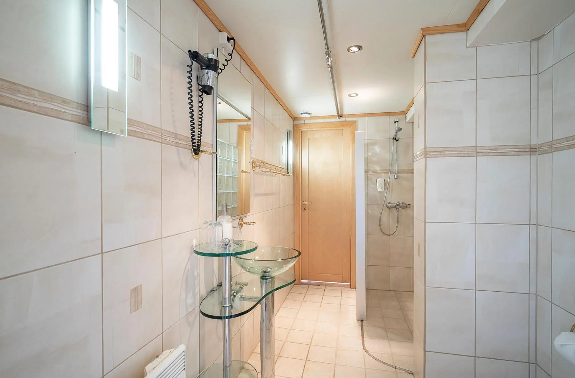 Shower in Hotel Utsikten - by Classic Norway Hotels