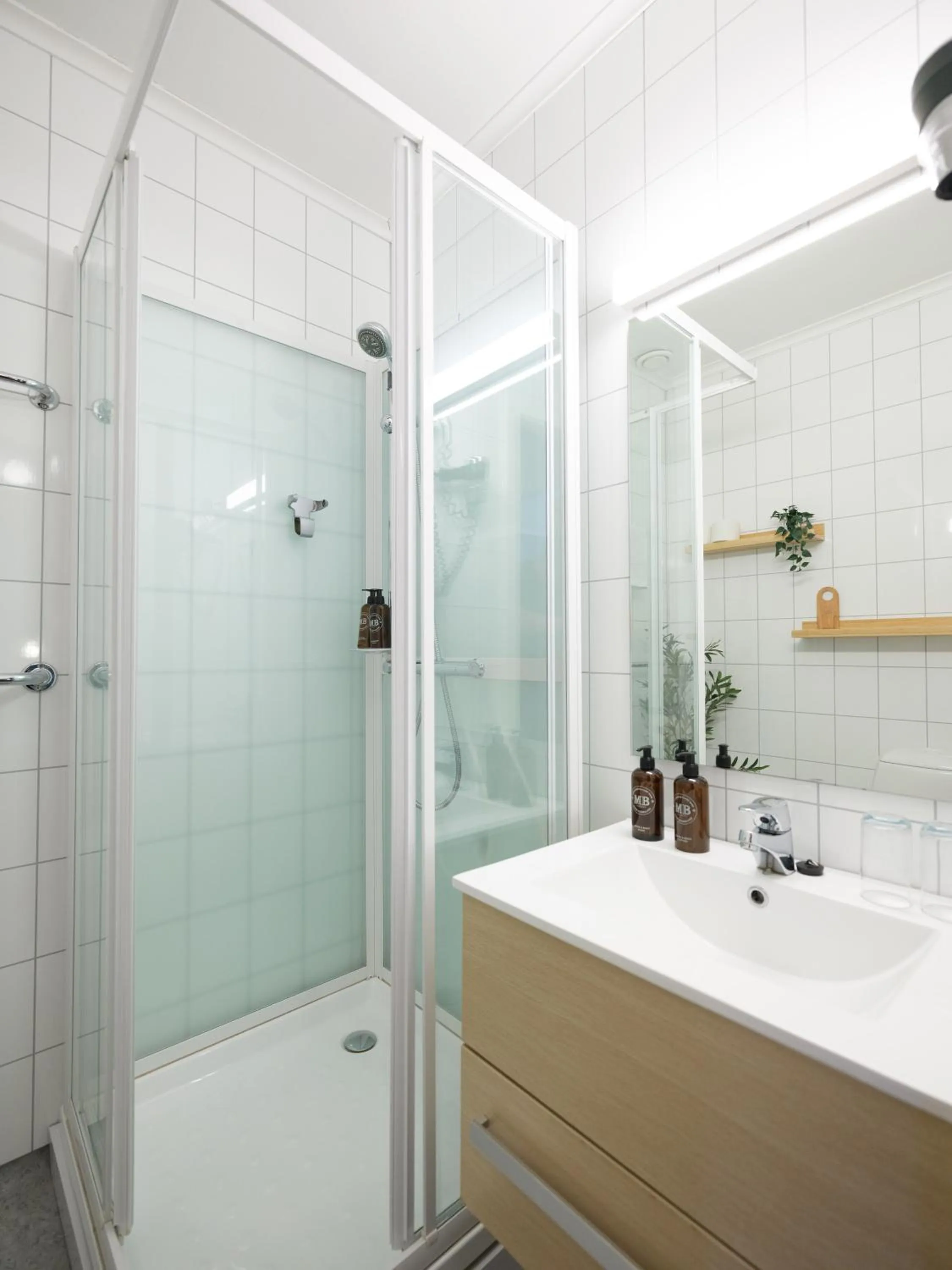 Bathroom in Hotel Utsikten - by Classic Norway Hotels