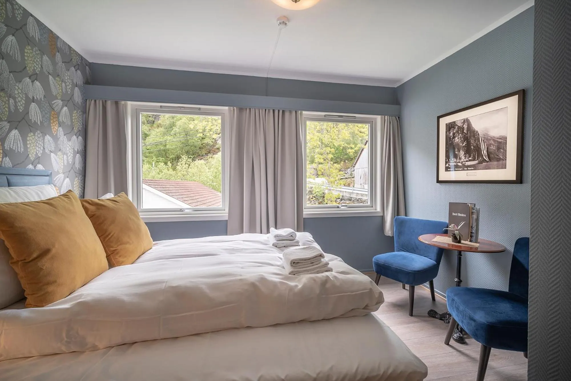 Photo of the whole room, Bed in Hotel Utsikten - by Classic Norway Hotels