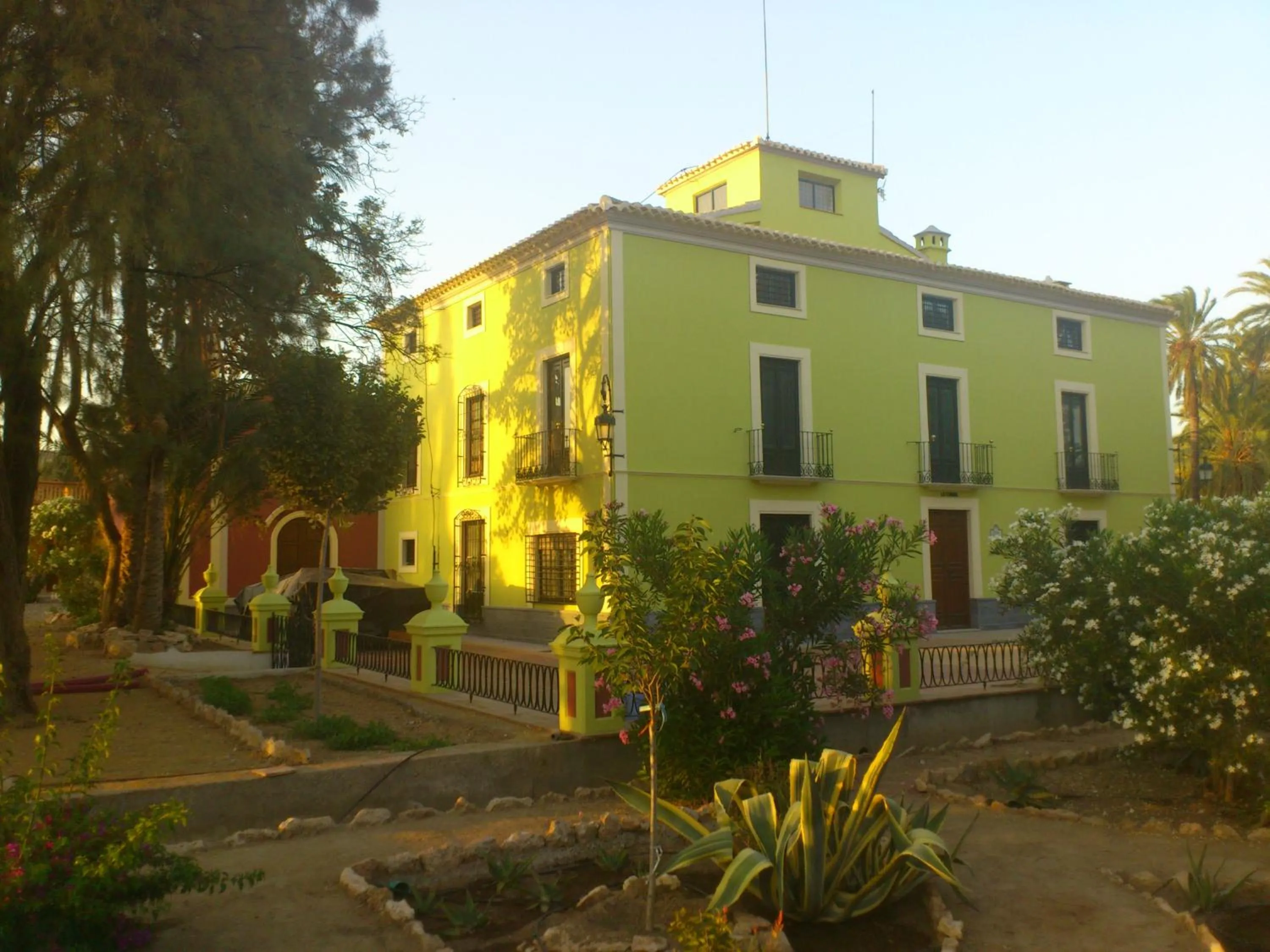 Facade/entrance in Finca La Florida De San Antonio
