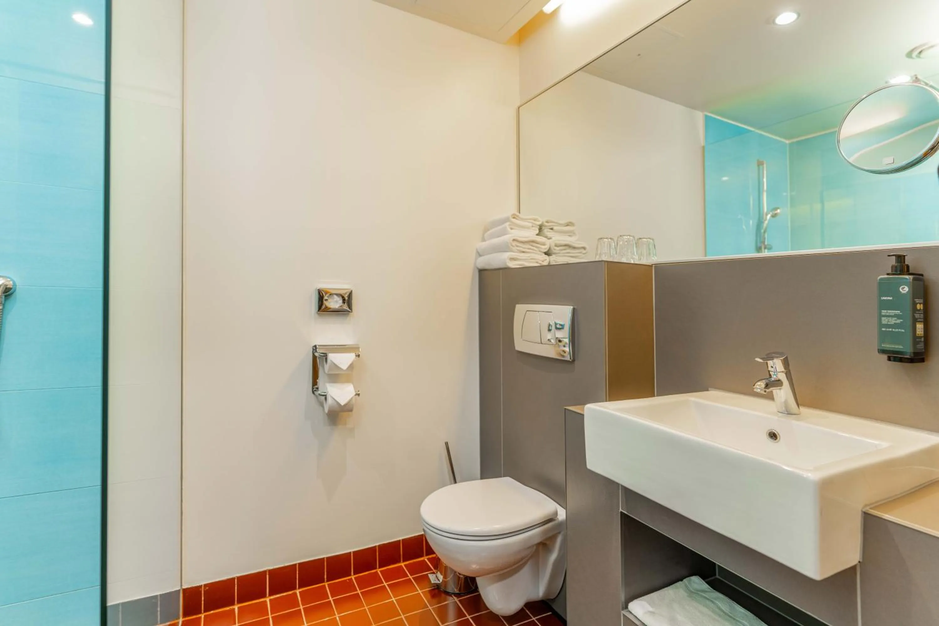 Shower in Hestia Hotel Europa