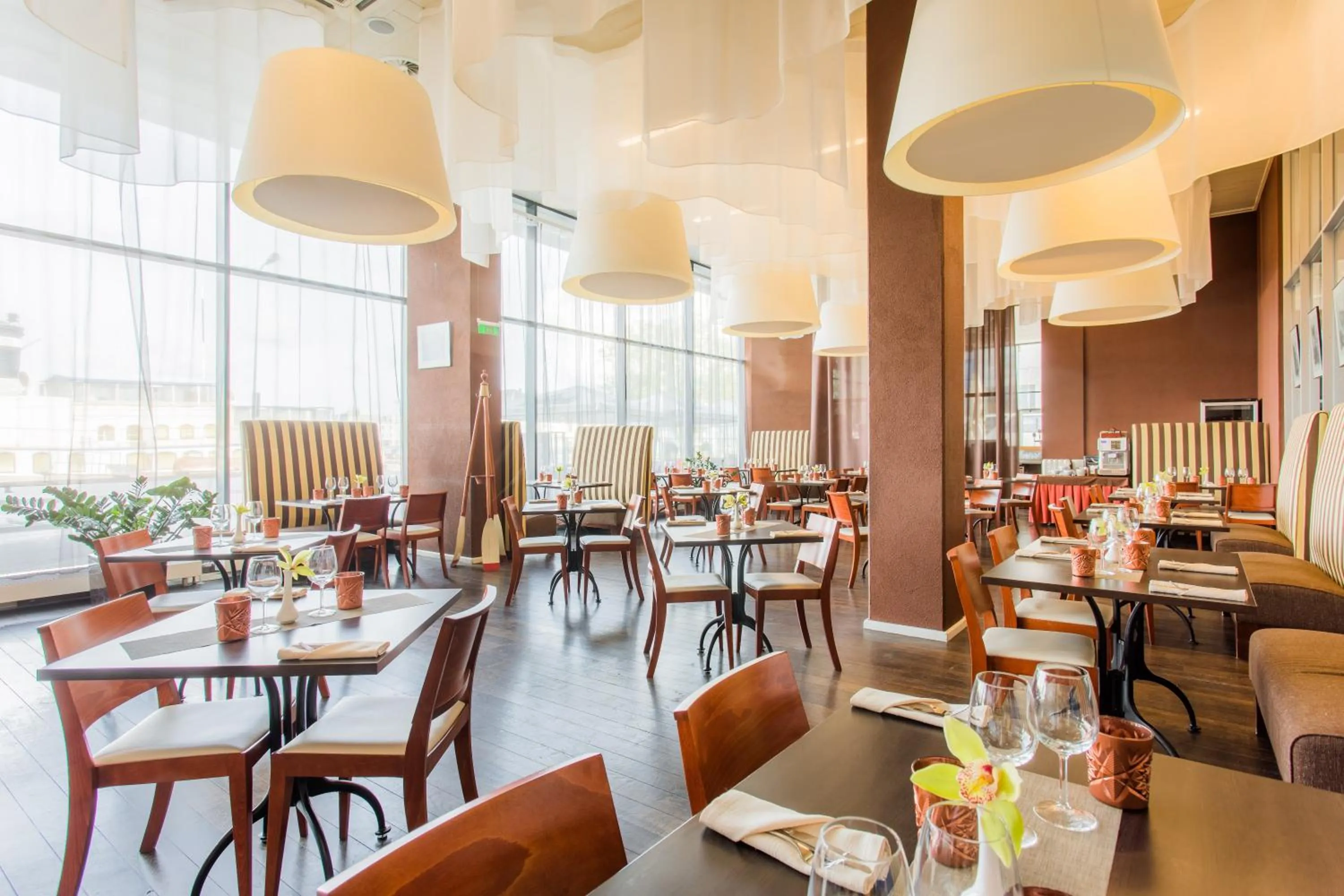 Restaurant/places to eat in Hestia Hotel Europa