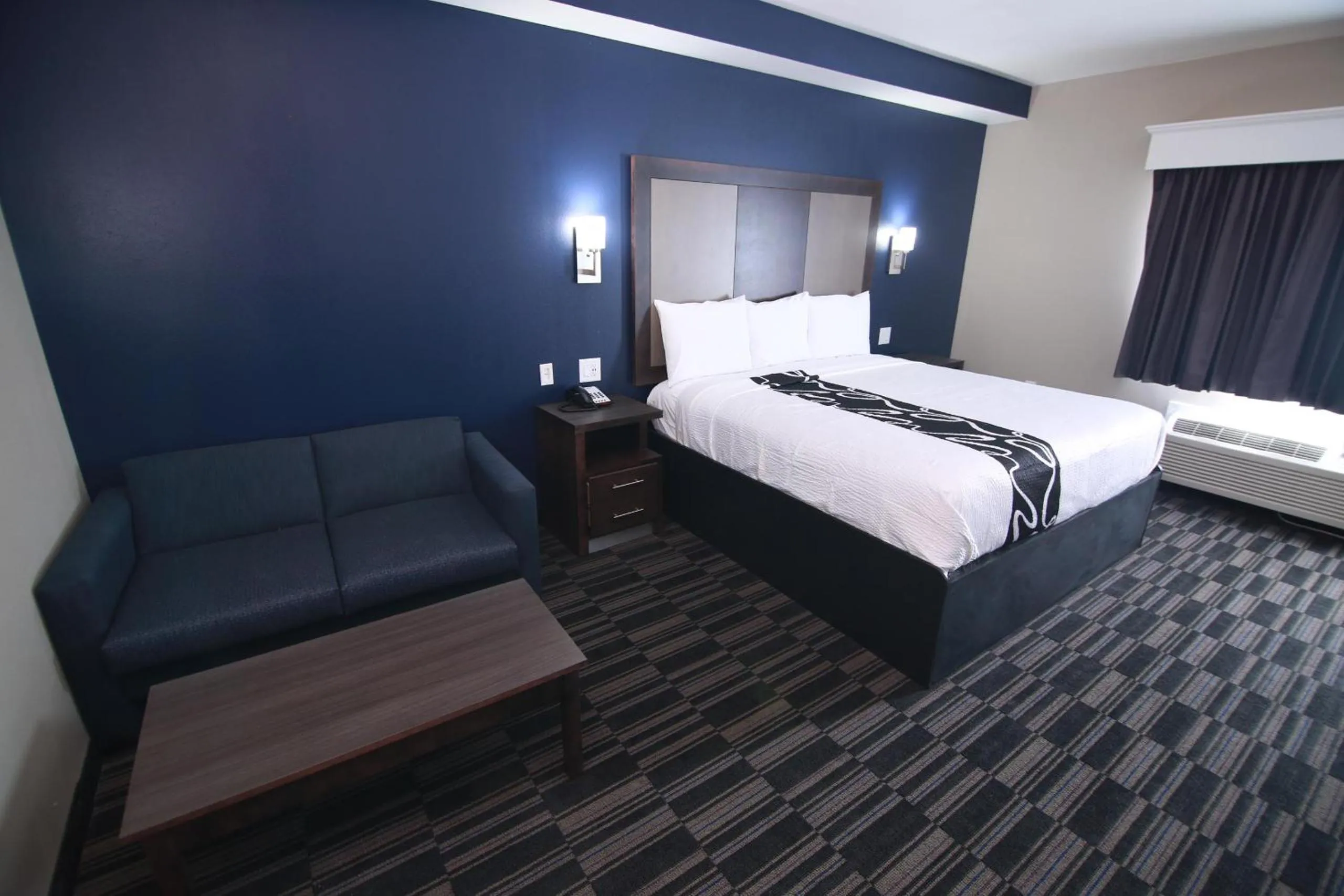 Bed in Home Inn and Suites Memphis