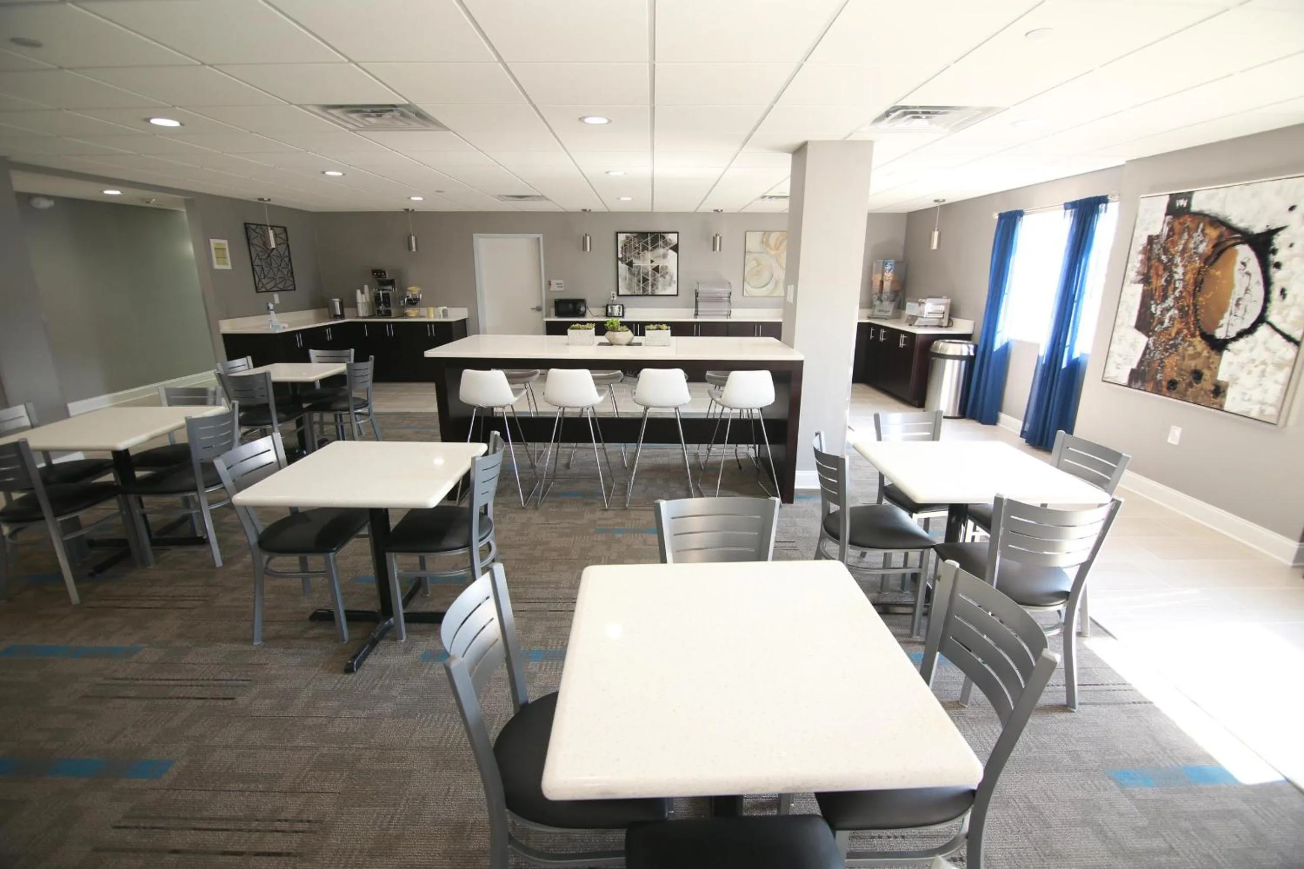 Restaurant/places to eat in Home Inn and Suites Memphis