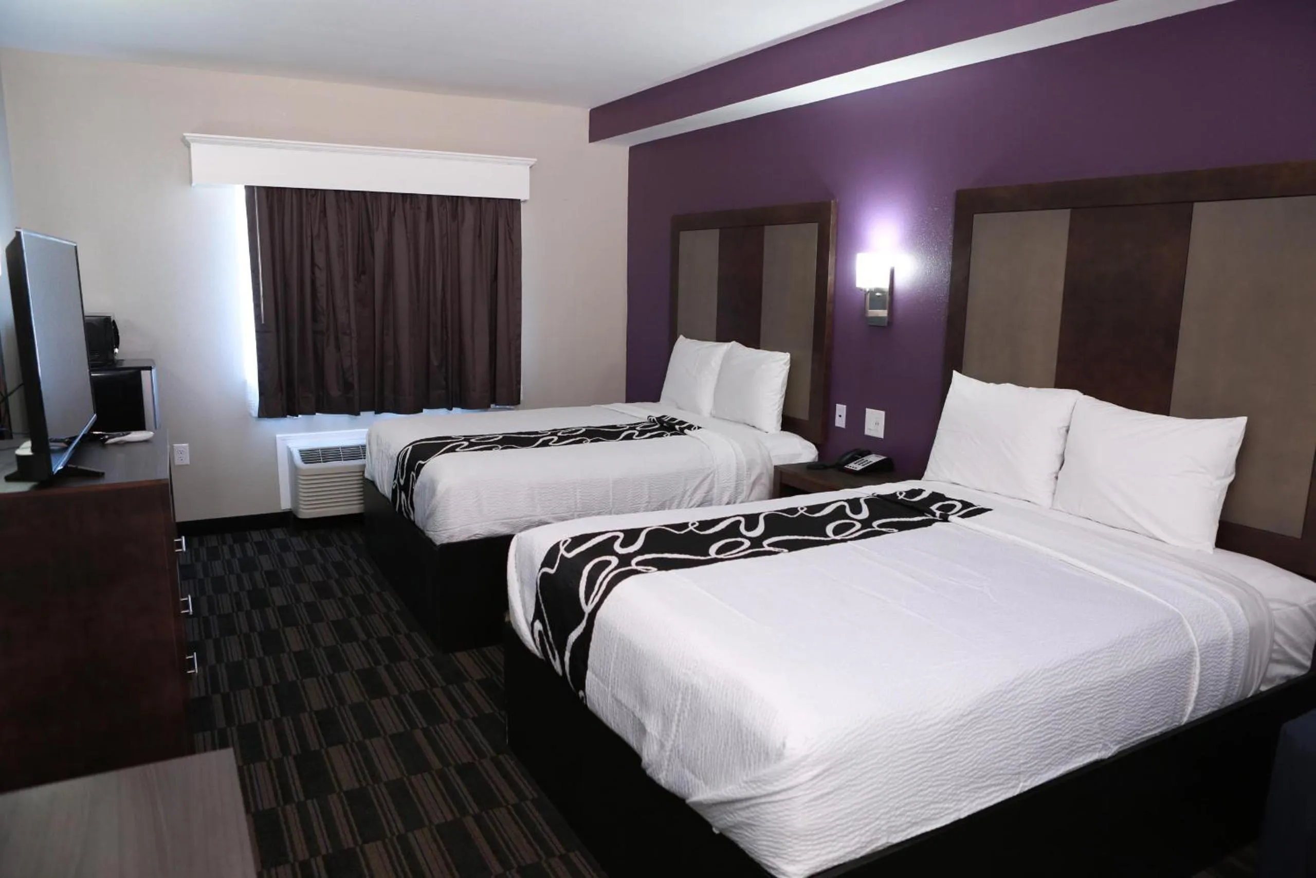 Bed in Home Inn and Suites Memphis