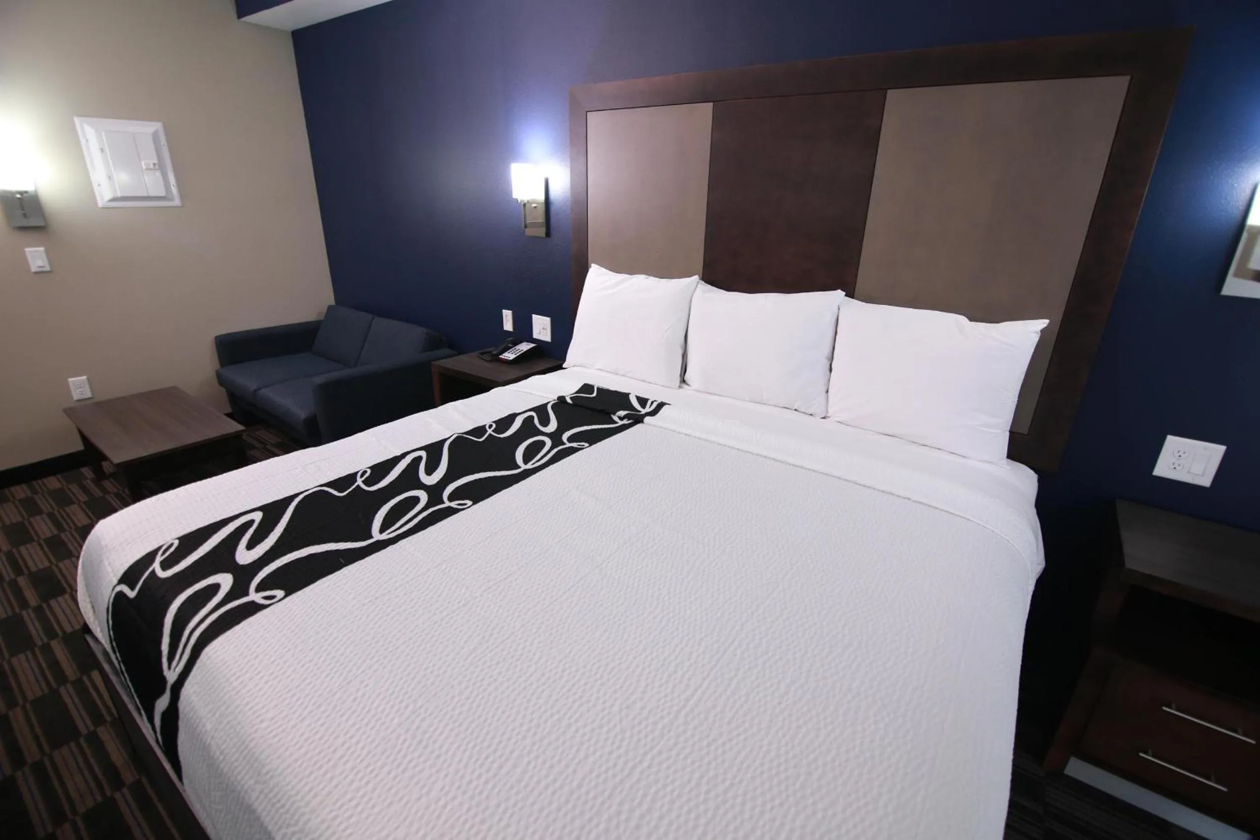 Bed in Home Inn and Suites Memphis