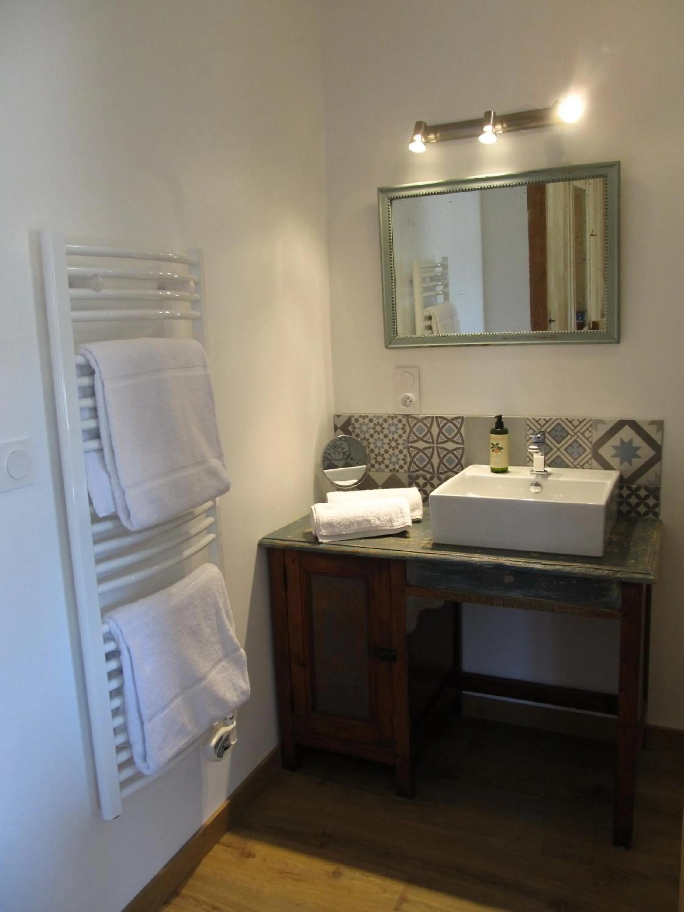 Bathroom in A L'ecole Buissonniere