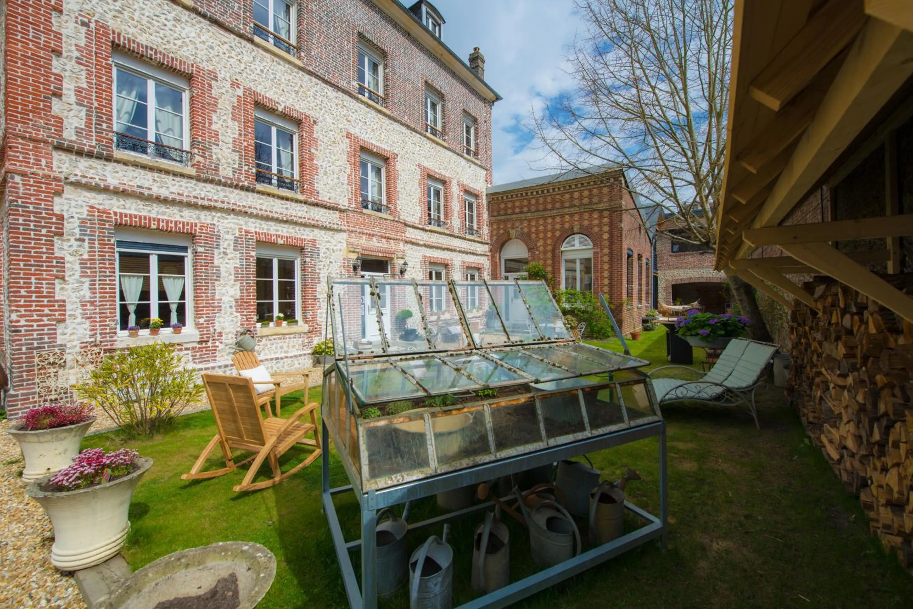 Property building in A L'ecole Buissonniere