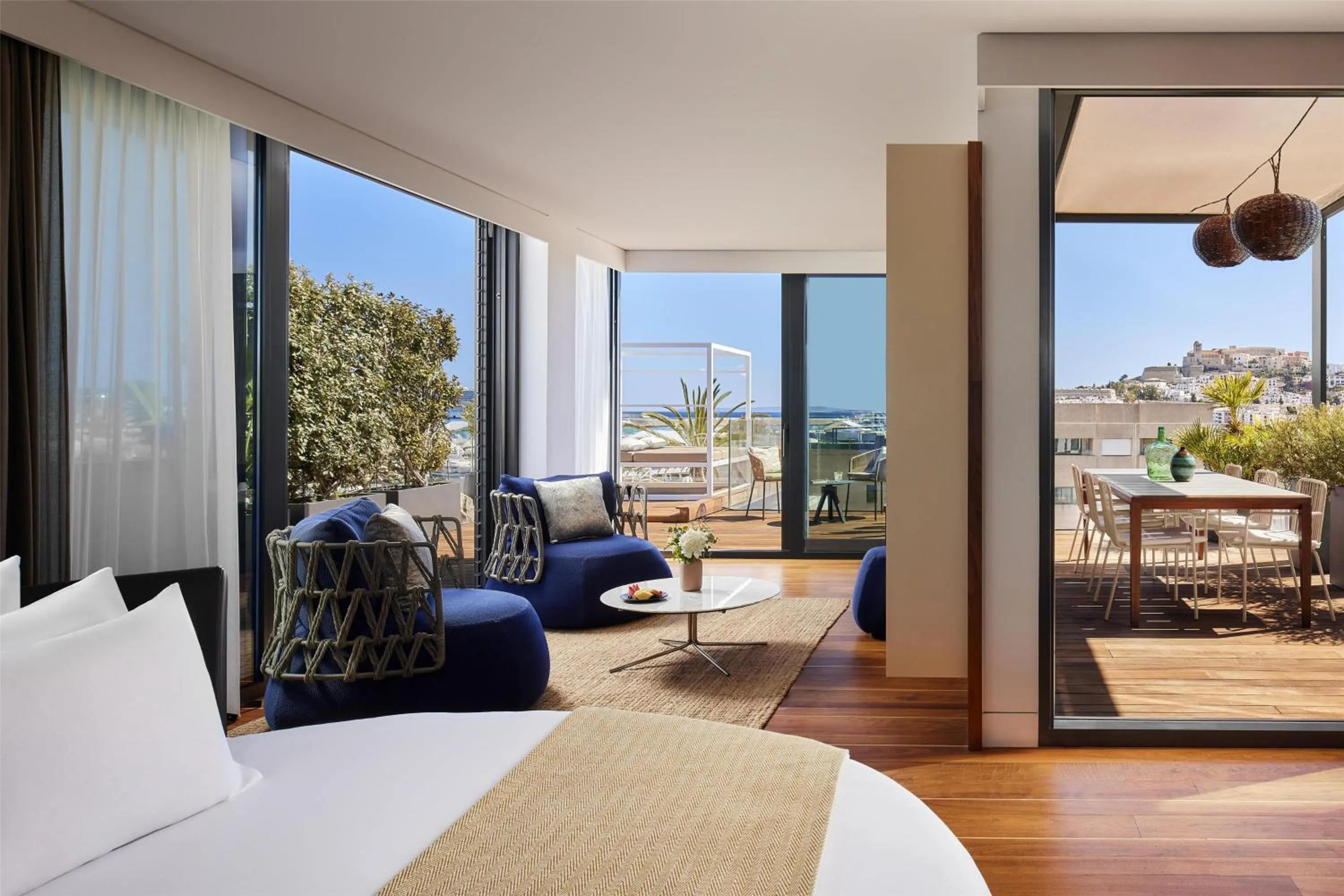 Photo of the whole room, Bed in NH Collection Ibiza