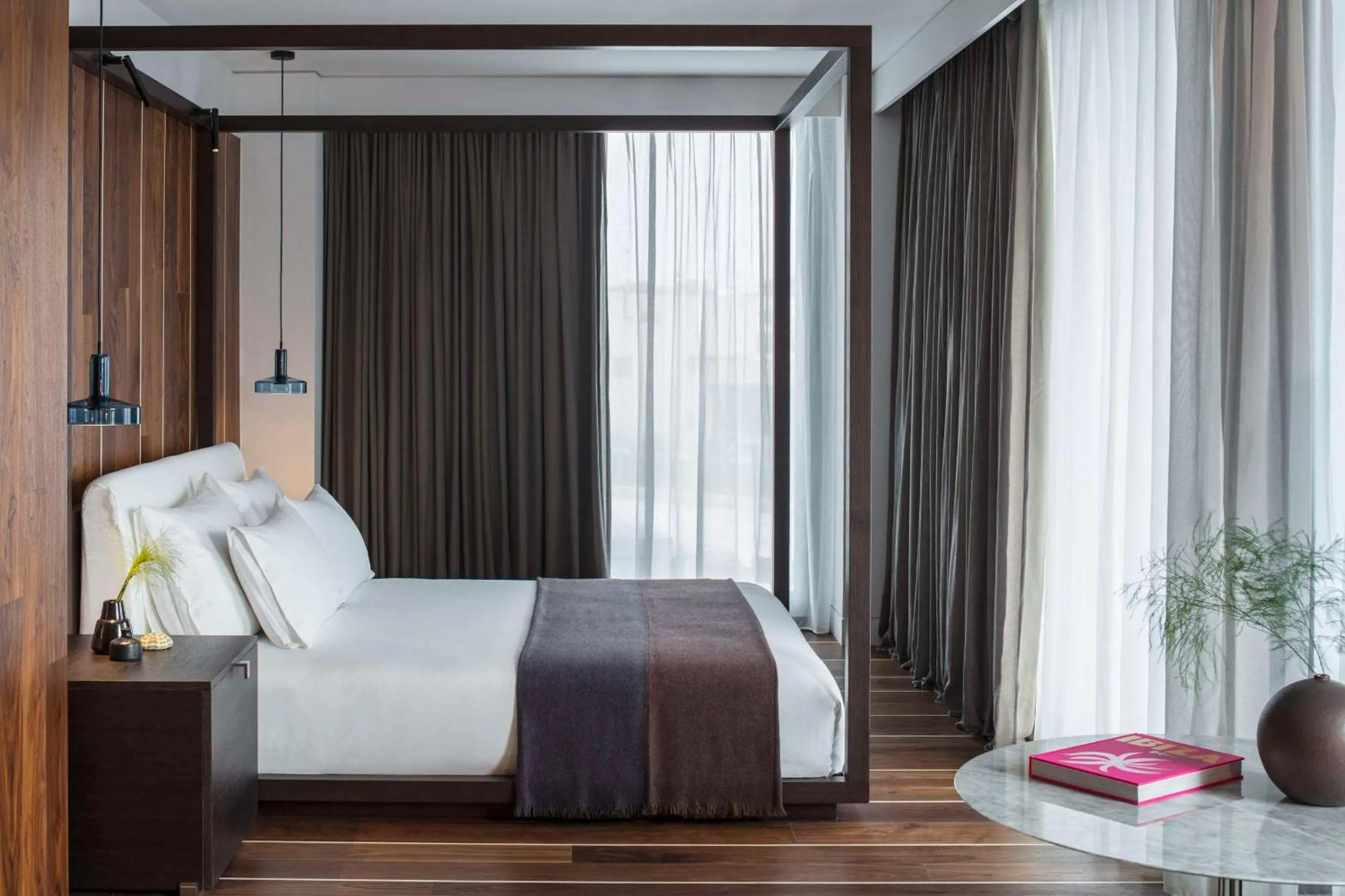 Photo of the whole room, Bed in Sir Joan Hotel, part of Sircle Collection