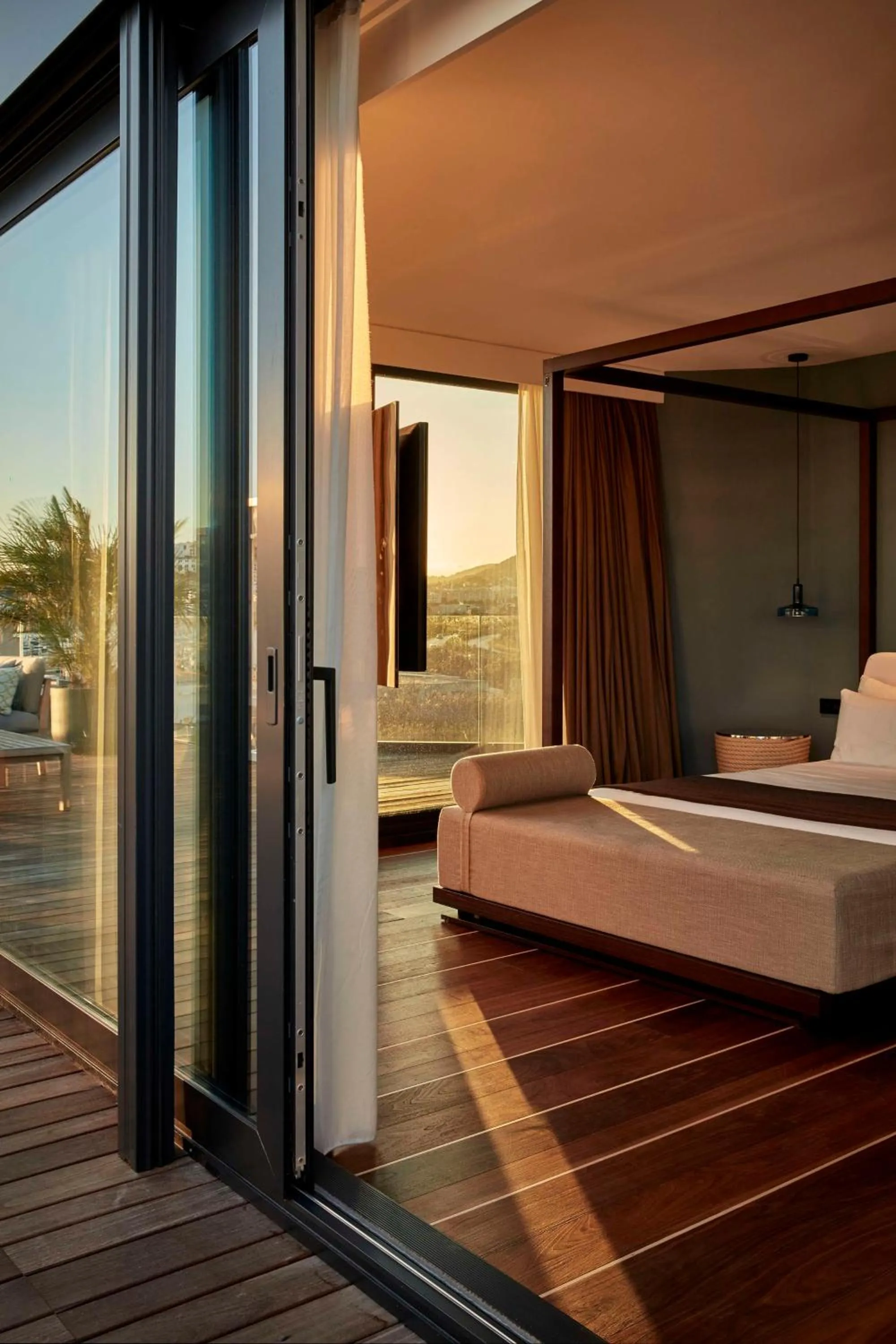 Photo of the whole room, Bed in Sir Joan Hotel, part of Sircle Collection