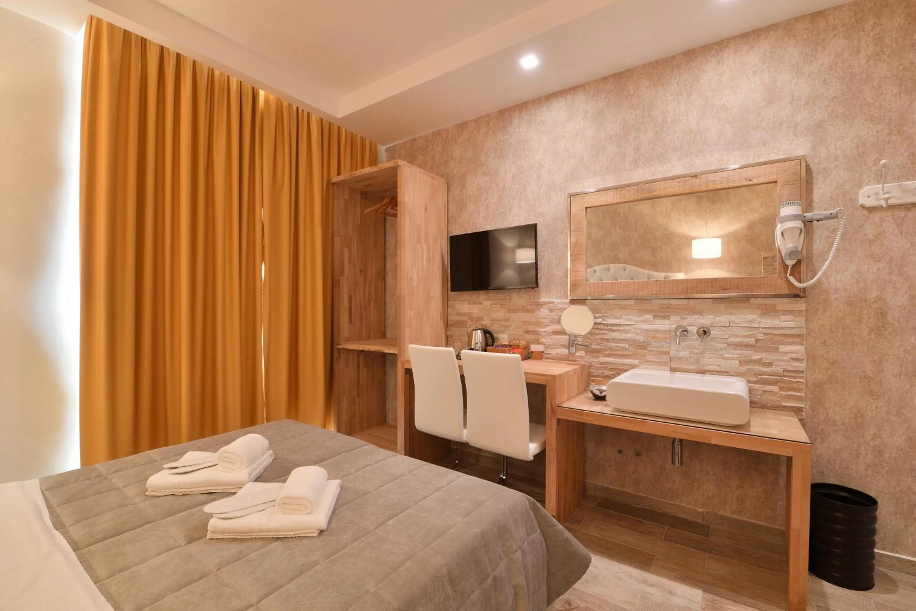 Coffee/tea facilities, Bed in Relais Barberini