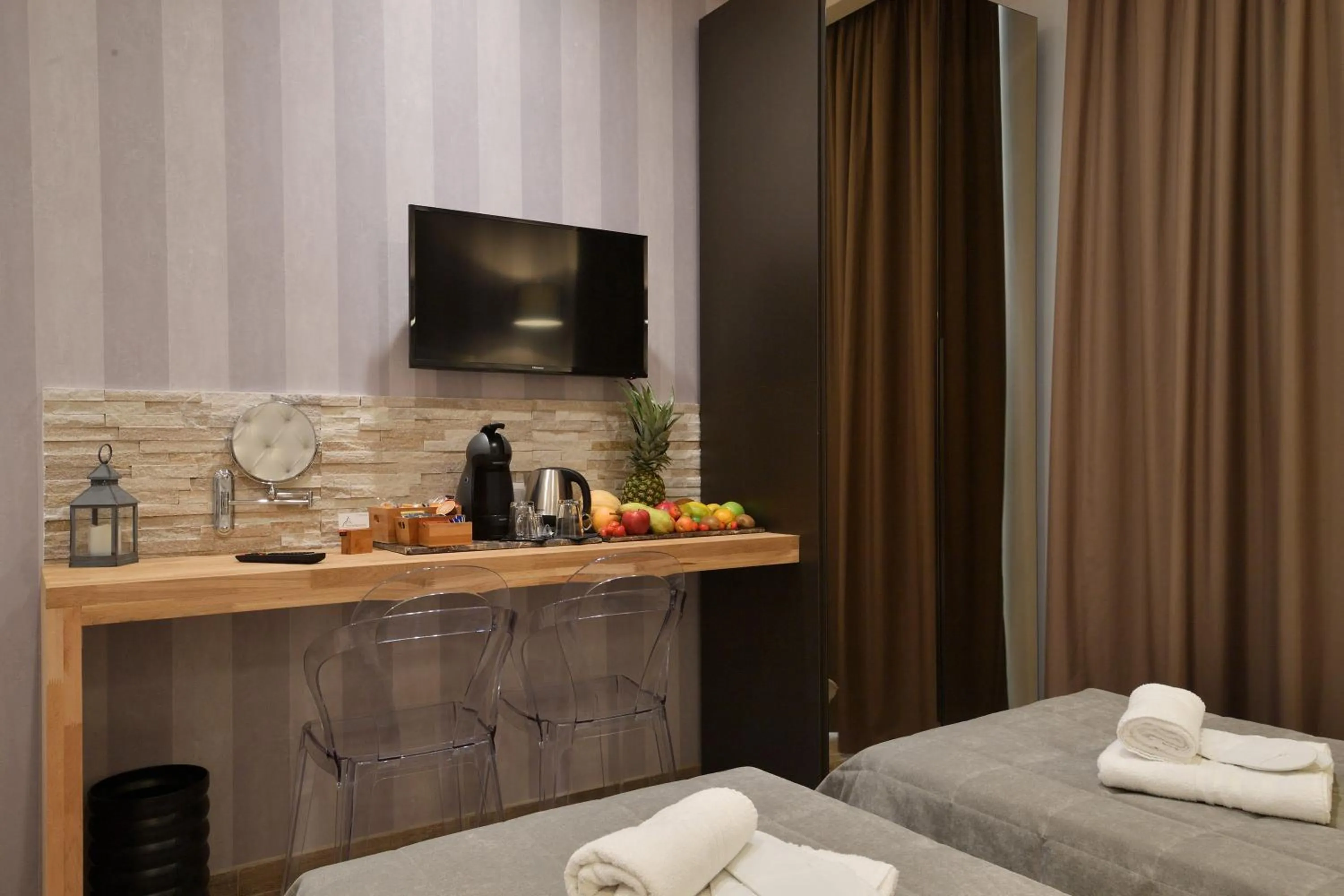 Coffee/tea facilities, Bed in Relais Barberini