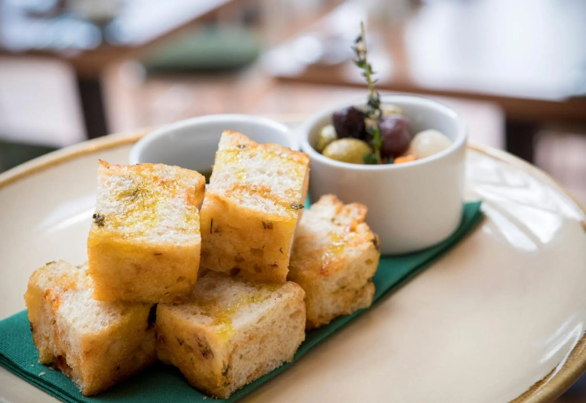 Food and drinks in Woodlands Lodge Hotel