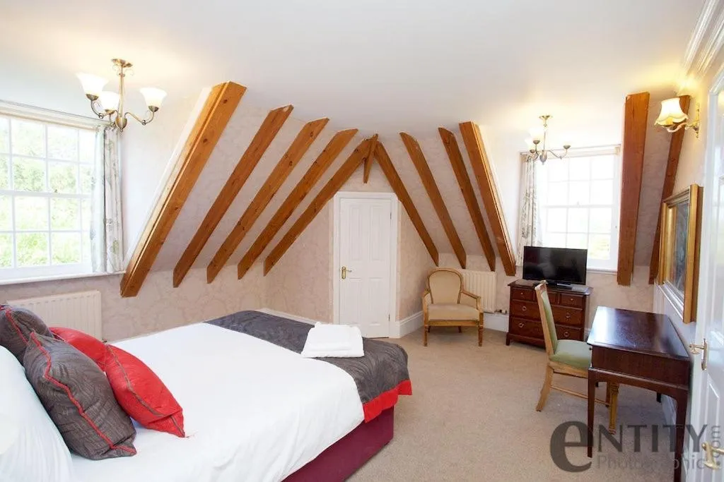 Bedroom, Bed in Woodlands Lodge Hotel