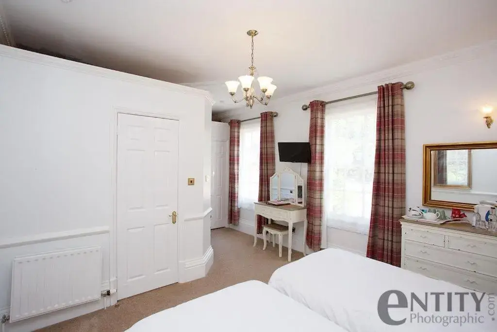 Photo of the whole room, Bed in Woodlands Lodge Hotel Photo of the whole room, Bed in Woodlands Lodge Hotel