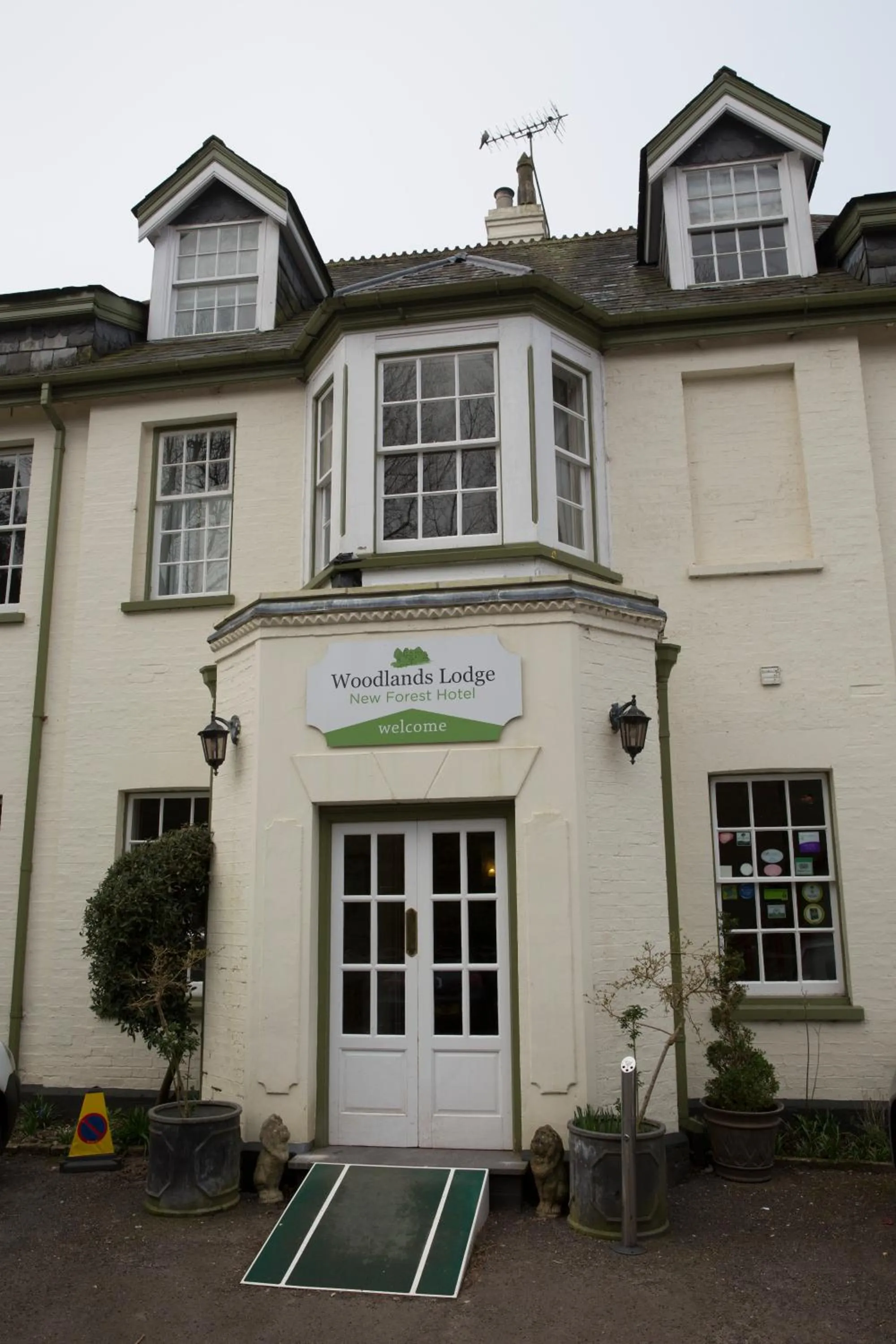 Facade/entrance in Woodlands Lodge Hotel